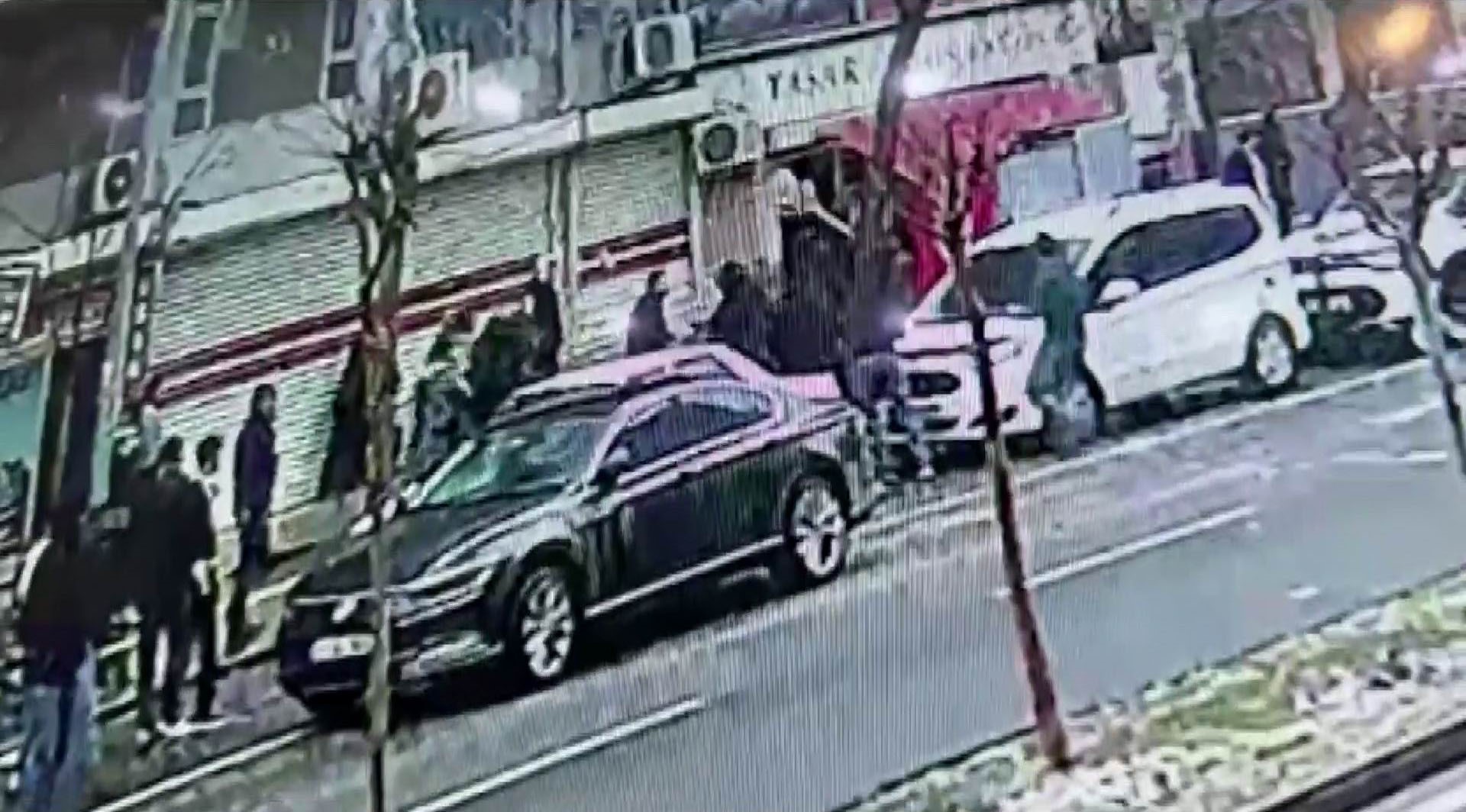 Düğün Sevinci Yerini Kavgaya Bıraktı Düğün Salonu Savaş Alanına Döndü, O Anlar Kamerada (5)