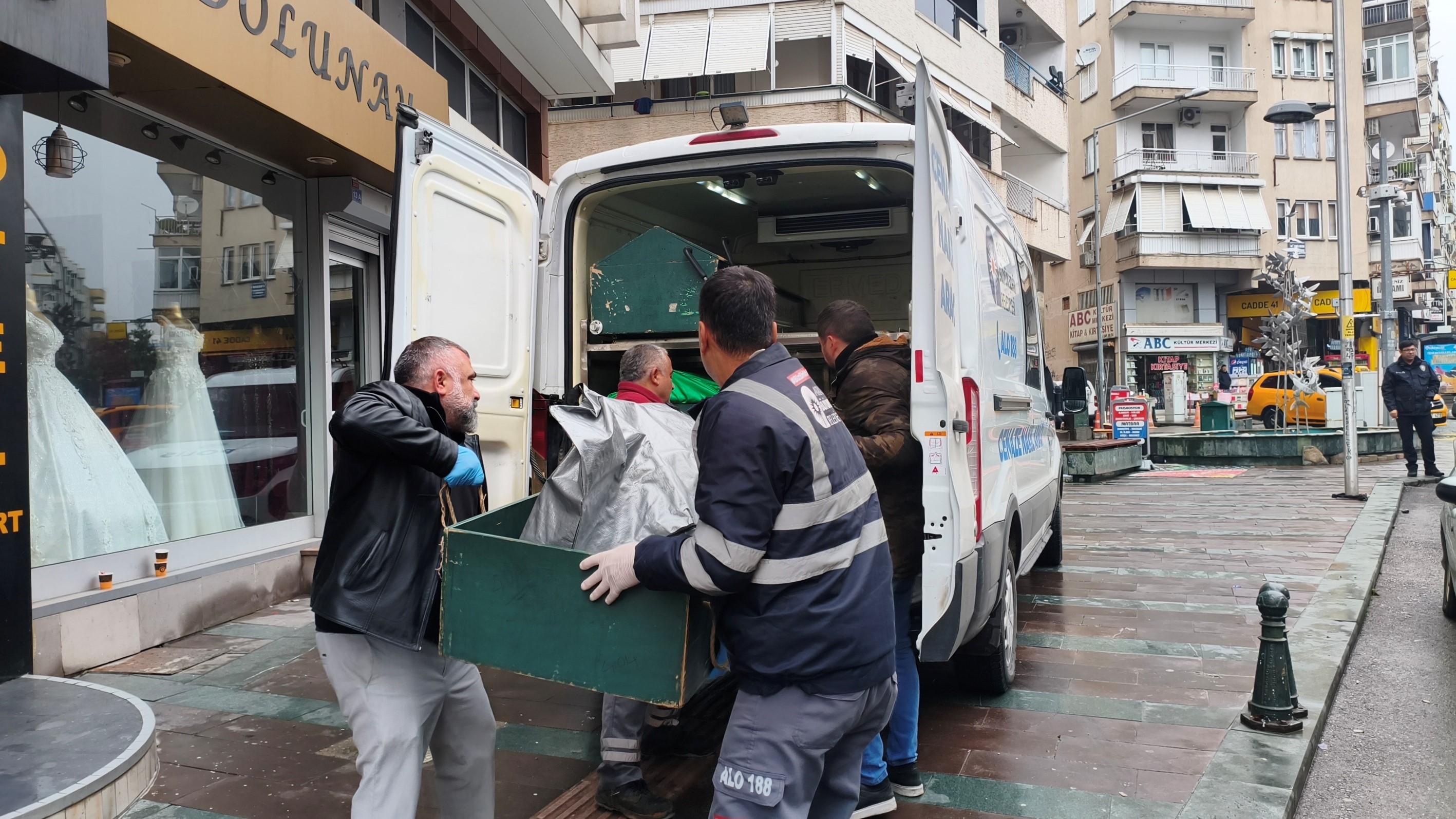 Dun Girmisti Bugun Cansiz Bedeni Cikti Avucunda Siringayla Olu Bulundu (3)