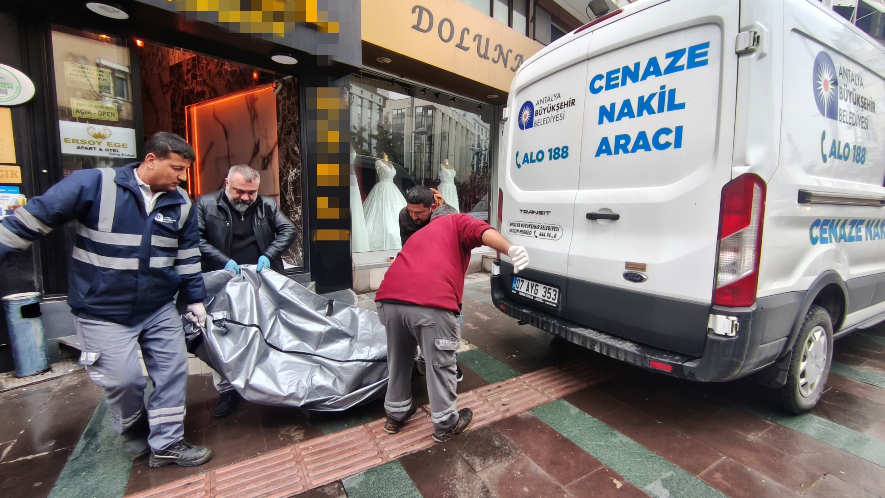 Dun Girmisti Bugun Cansiz Bedeni Cikti Avucunda Siringayla Olu Bulundu (5)