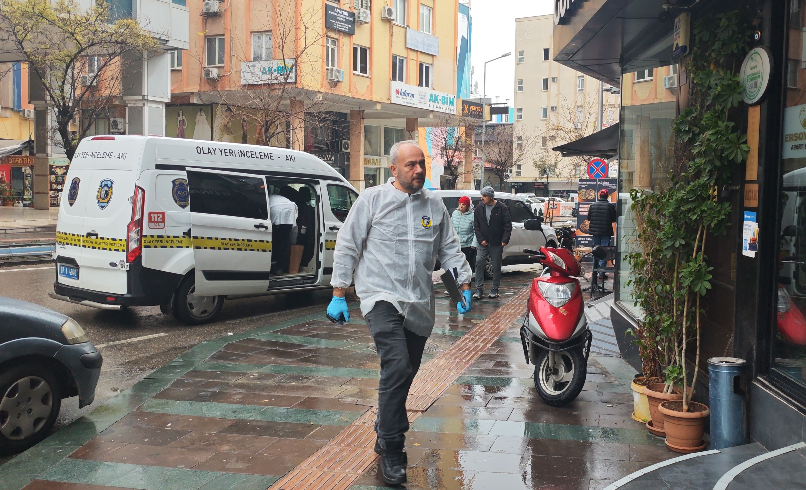 Dun Girmisti Bugun Cansiz Bedeni Cikti Avucunda Siringayla Olu Bulundu (6)