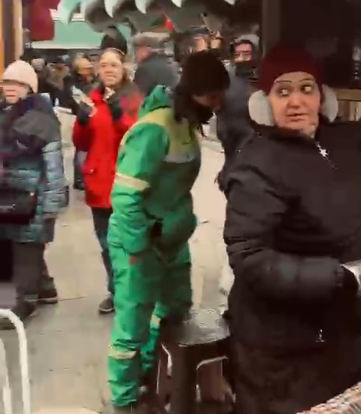 Duygulandiran Kavusma Simit Satan Annesine Askeri Uniformasiyla Surpriz Yapti (1)-2