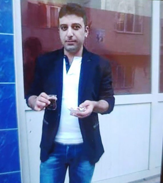 Ekmek Parasinin Pesindeki Temizlik Iscisi Iki Arac Arasinda Can Verdi (2)