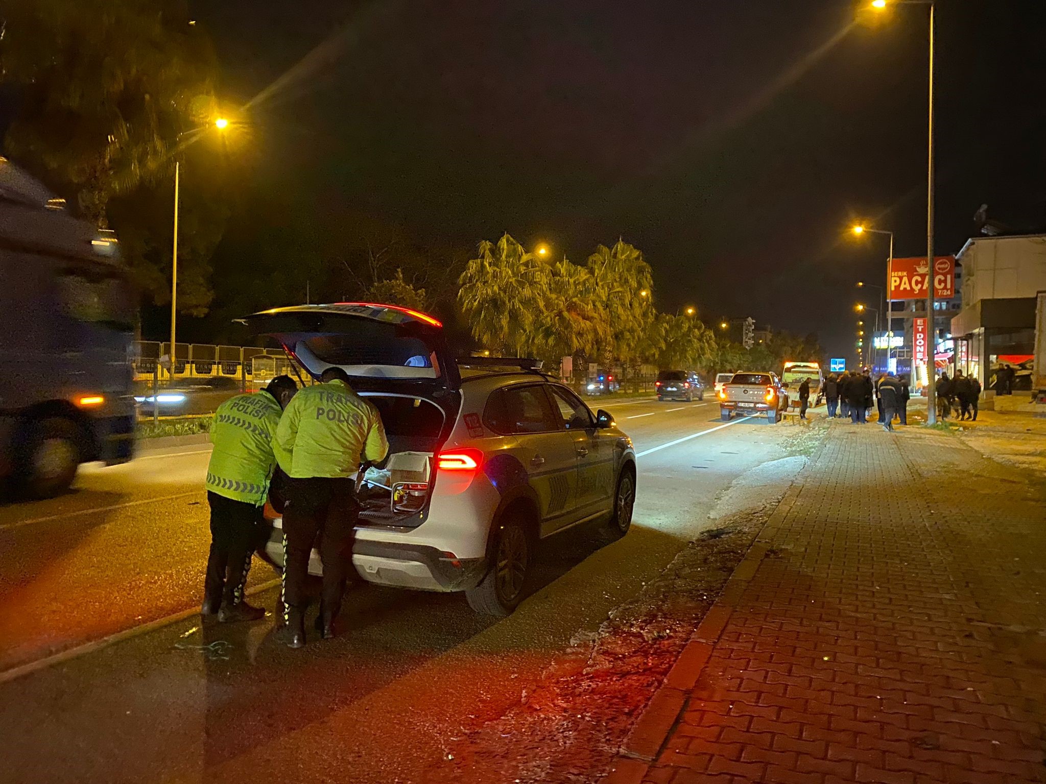 Elektrikli Bisikletle Yolun Karşısına Geçiyordu… Ölüm Kameraya Yansıdı (4)