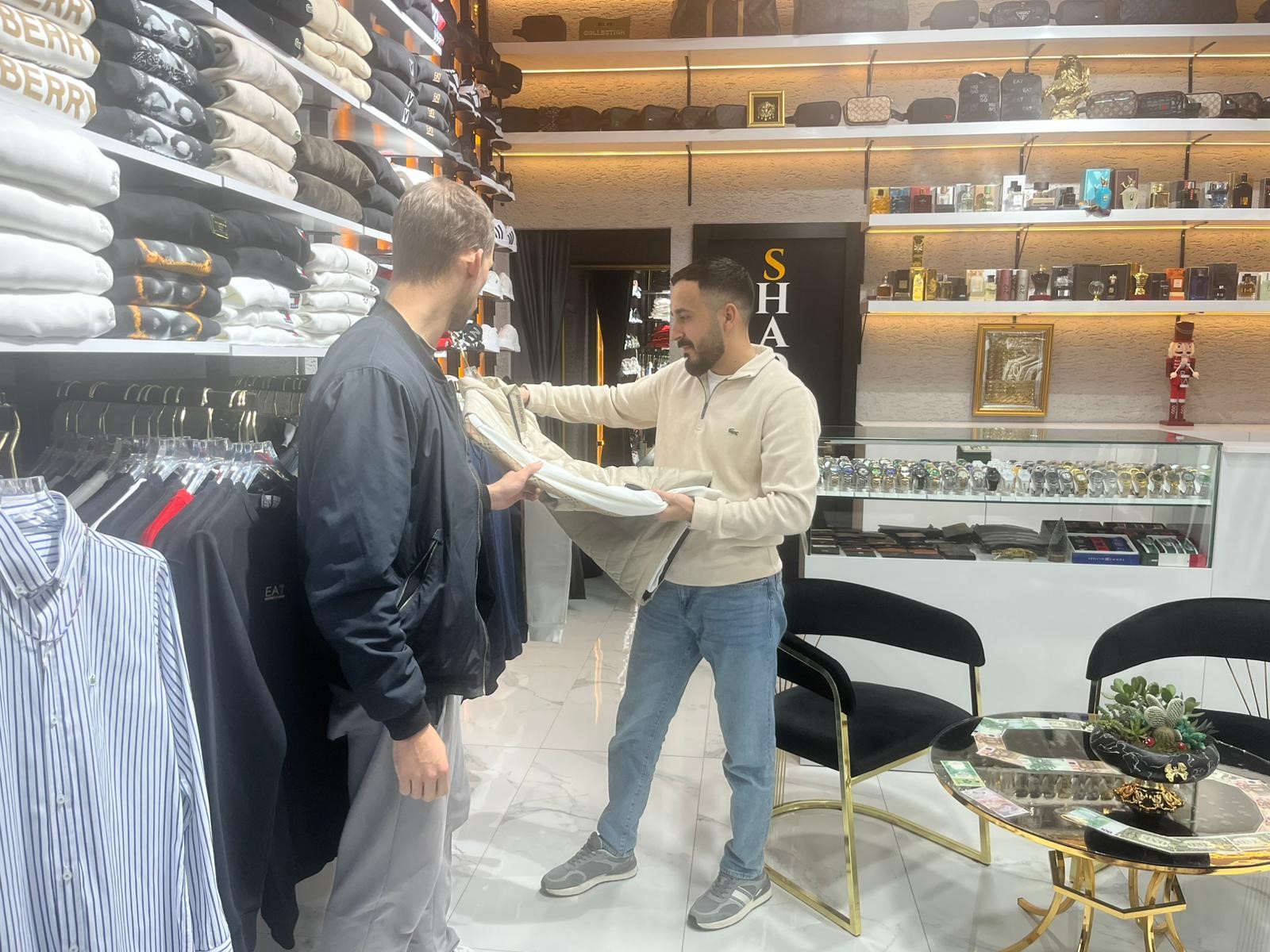 Elindeki 100 Lirayla Magazaya Girdi Dukkan Sahibinin Hareketi Tum Turkiyeyi Aglatti (2)