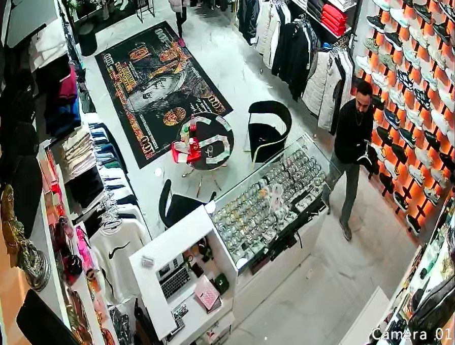 Elindeki 100 Lirayla Magazaya Girdi Dukkan Sahibinin Hareketi Tum Turkiyeyi Aglatti (5)