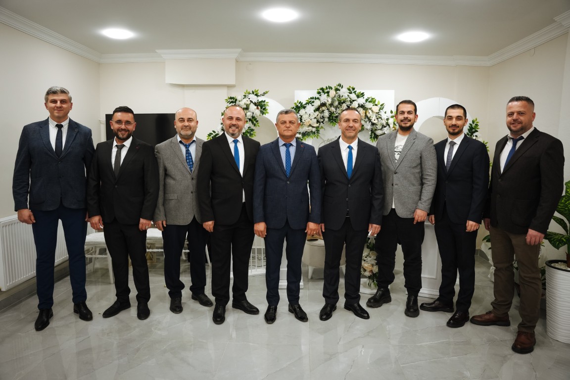 Emre Demir (8) (Orta)