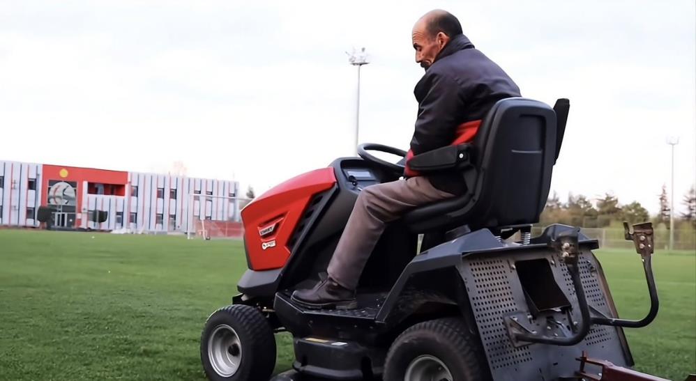 Eskisehirsporun Aci Kaybi Kulup Emektari Sedat Ozten Hayatini Kaybetti (2)