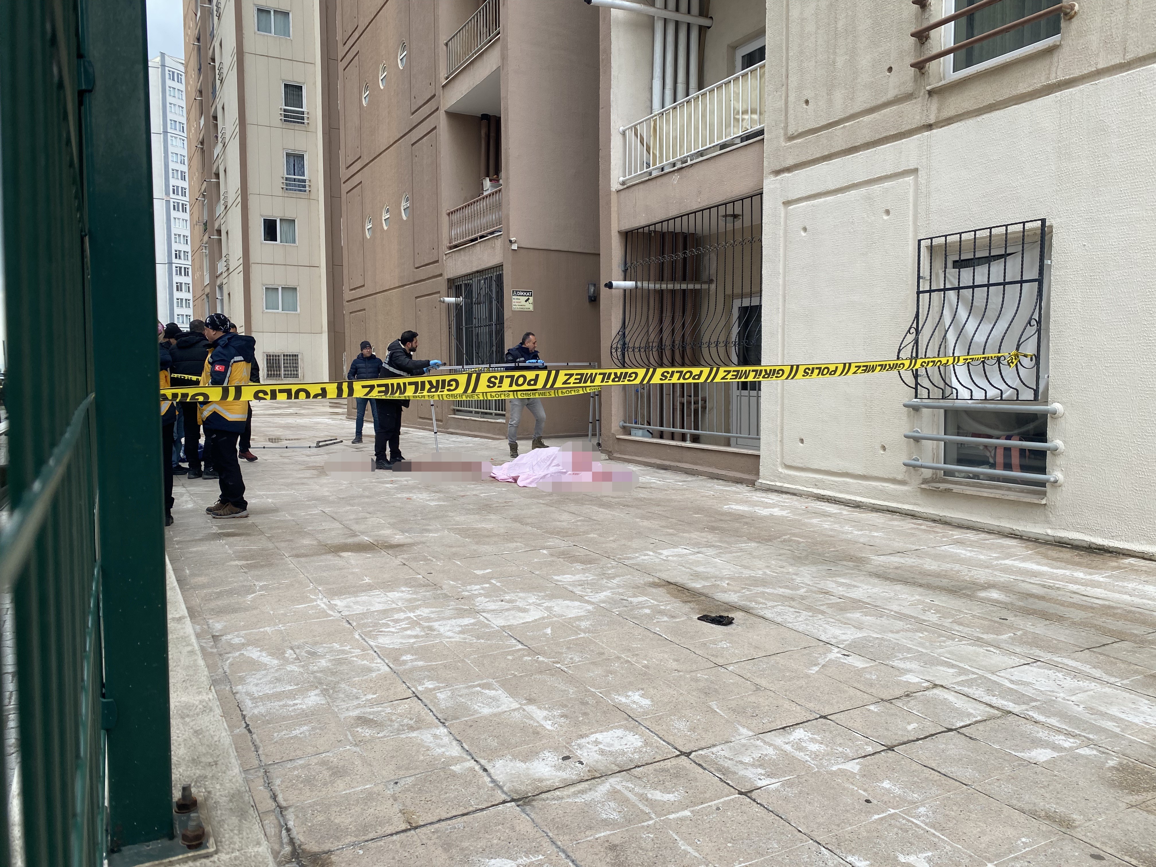 Ev Bakmaya Gitti, Feci Şekilde Can Verdi! 17. Kattan Yere Çakıldı (5)