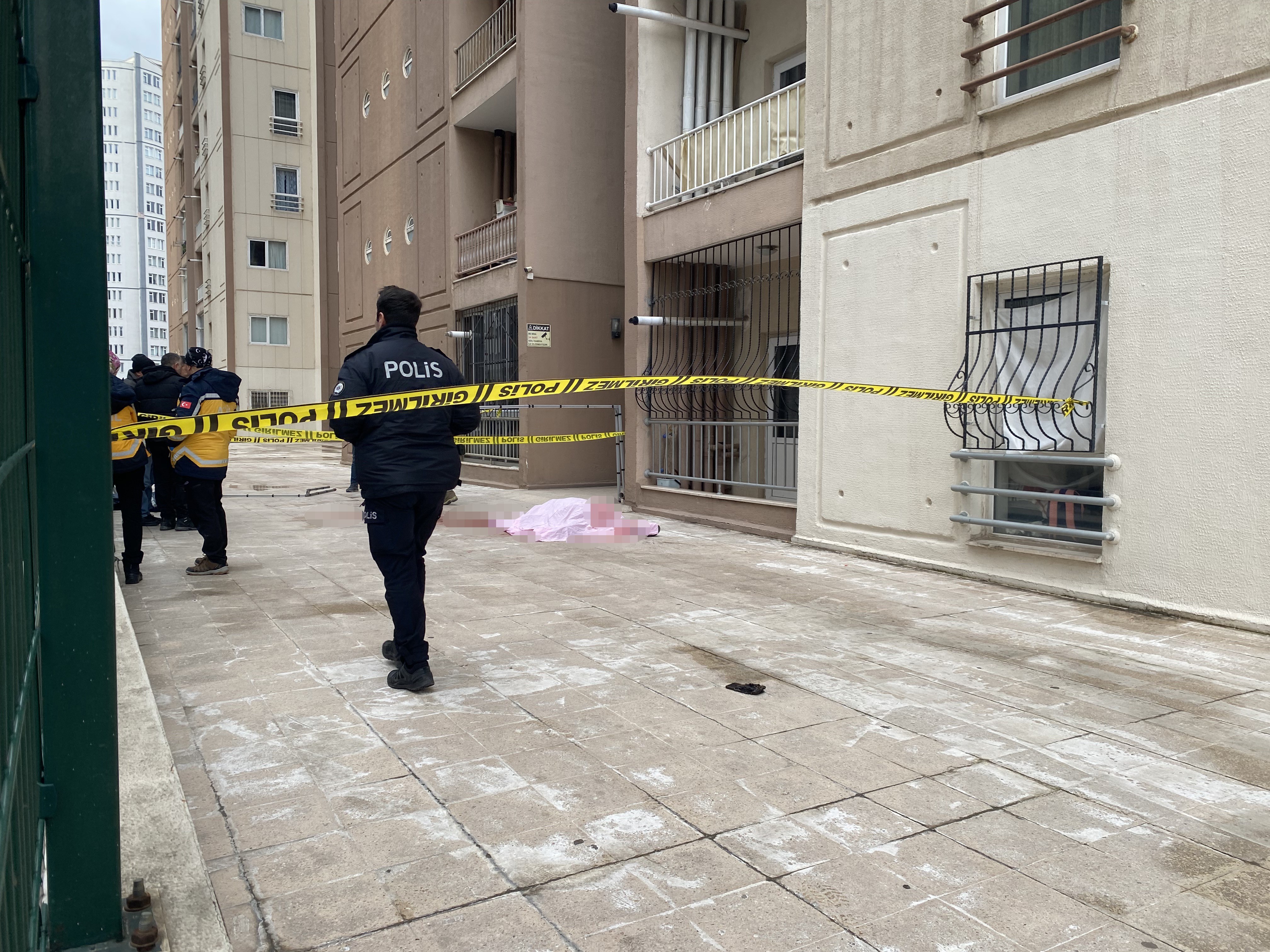 Ev Bakmaya Gitti, Feci Şekilde Can Verdi! 17. Kattan Yere Çakıldı (6)