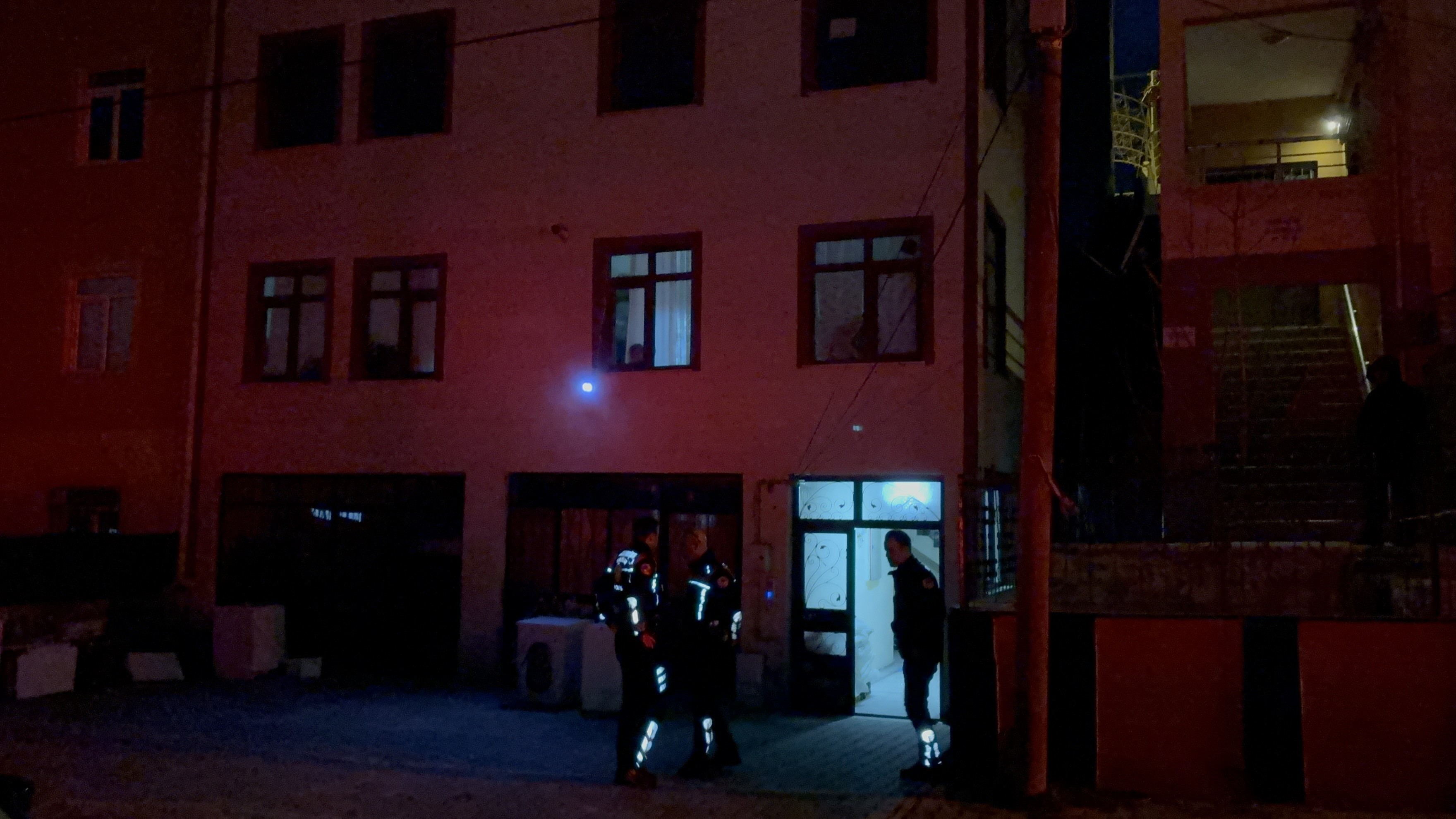 Evde Tartışma, Banyoda Cinayet Genç Adam Kasığından Bıçaklanarak Öldürüldü (3)