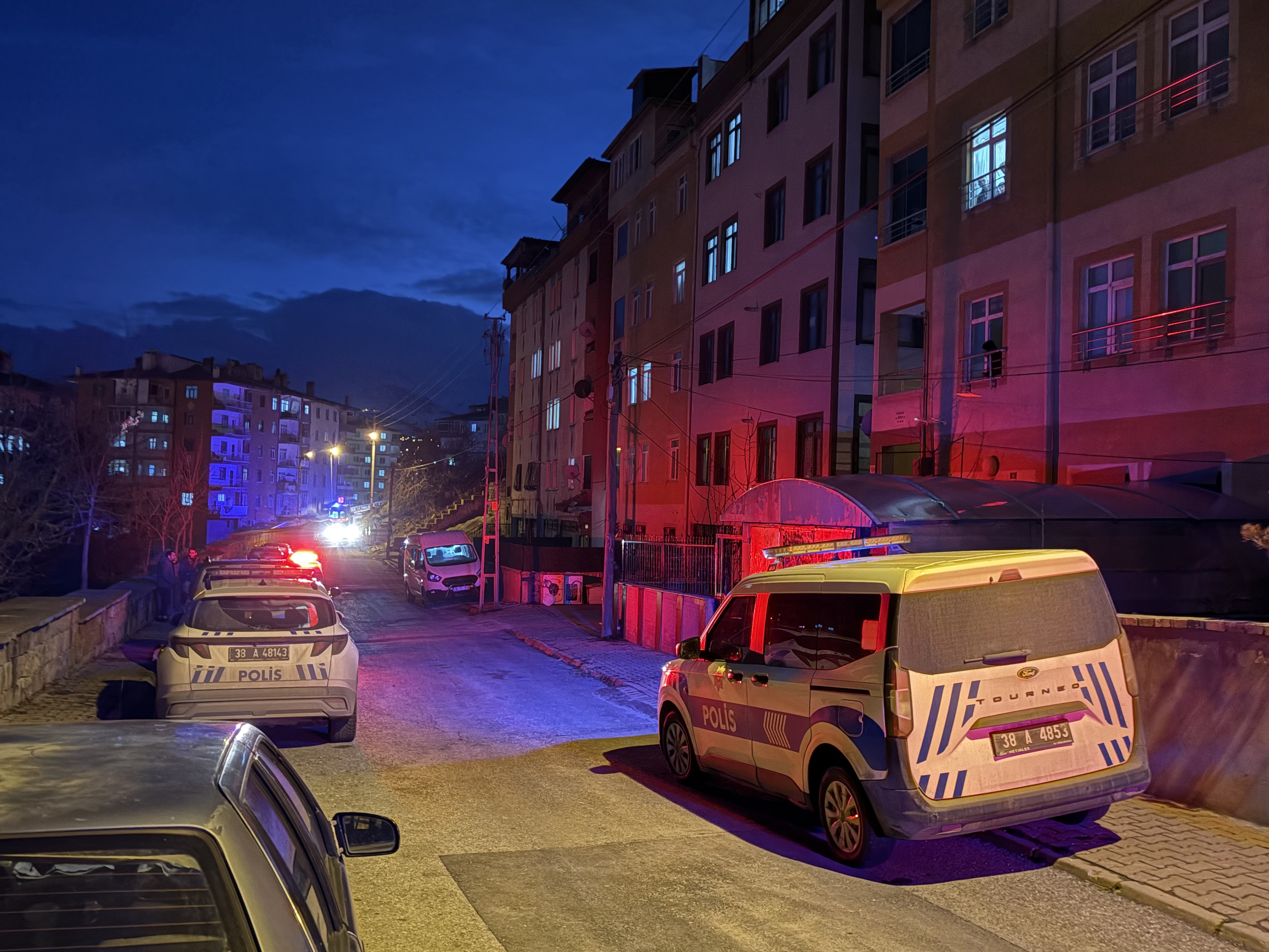 Evde Tartışma, Banyoda Cinayet Genç Adam Kasığından Bıçaklanarak Öldürüldü (5)