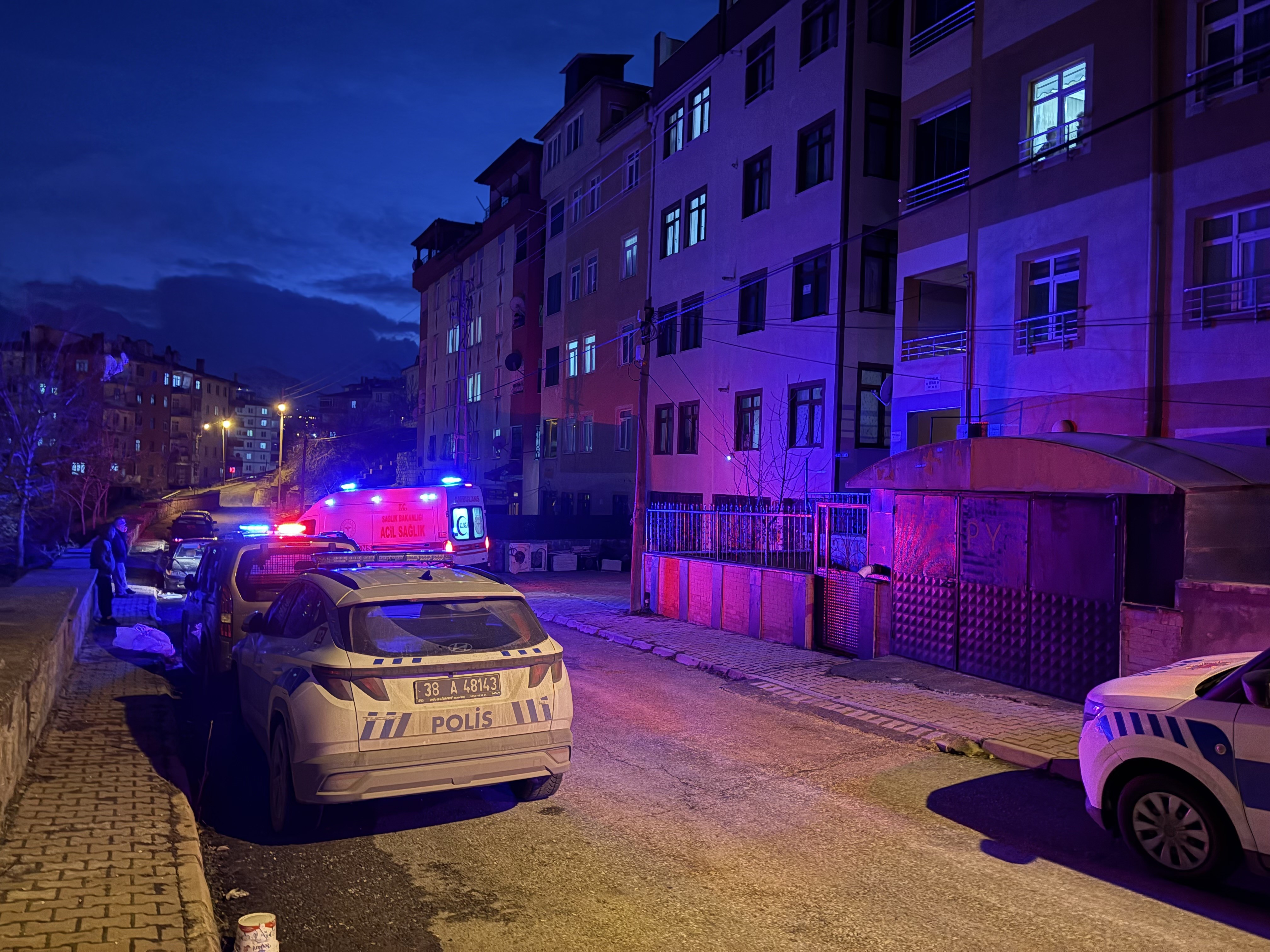 Evde Tartışma, Banyoda Cinayet Genç Adam Kasığından Bıçaklanarak Öldürüldü (6)