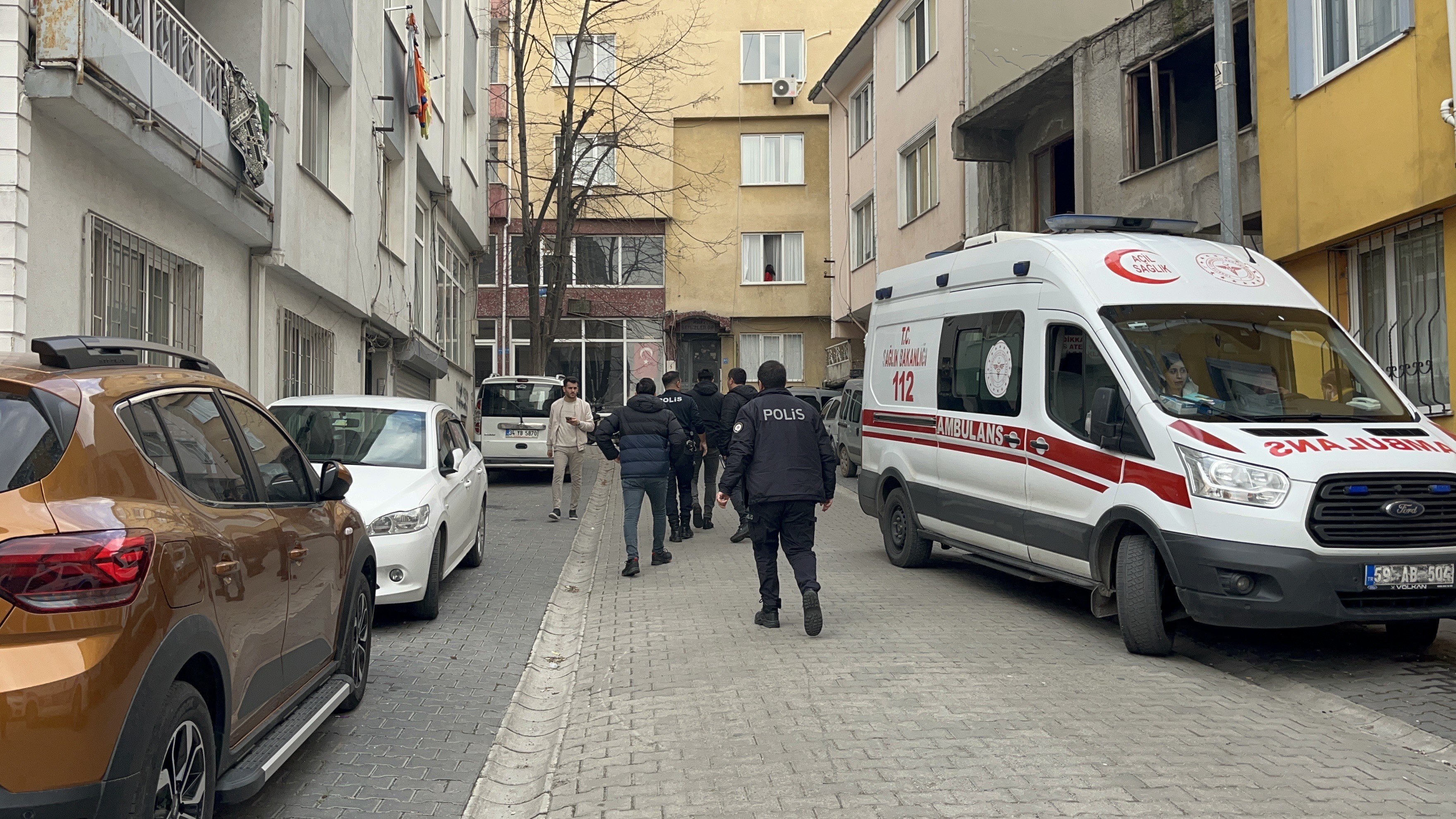 Evin Odasında Biriktirdiği Eski Giysiler Arasında Ölü Bulundu (2)