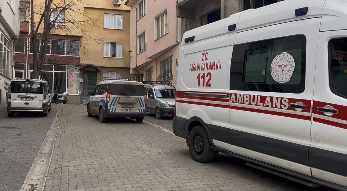 Evin Odasında Biriktirdiği Eski Giysiler Arasında Ölü Bulundu (4)