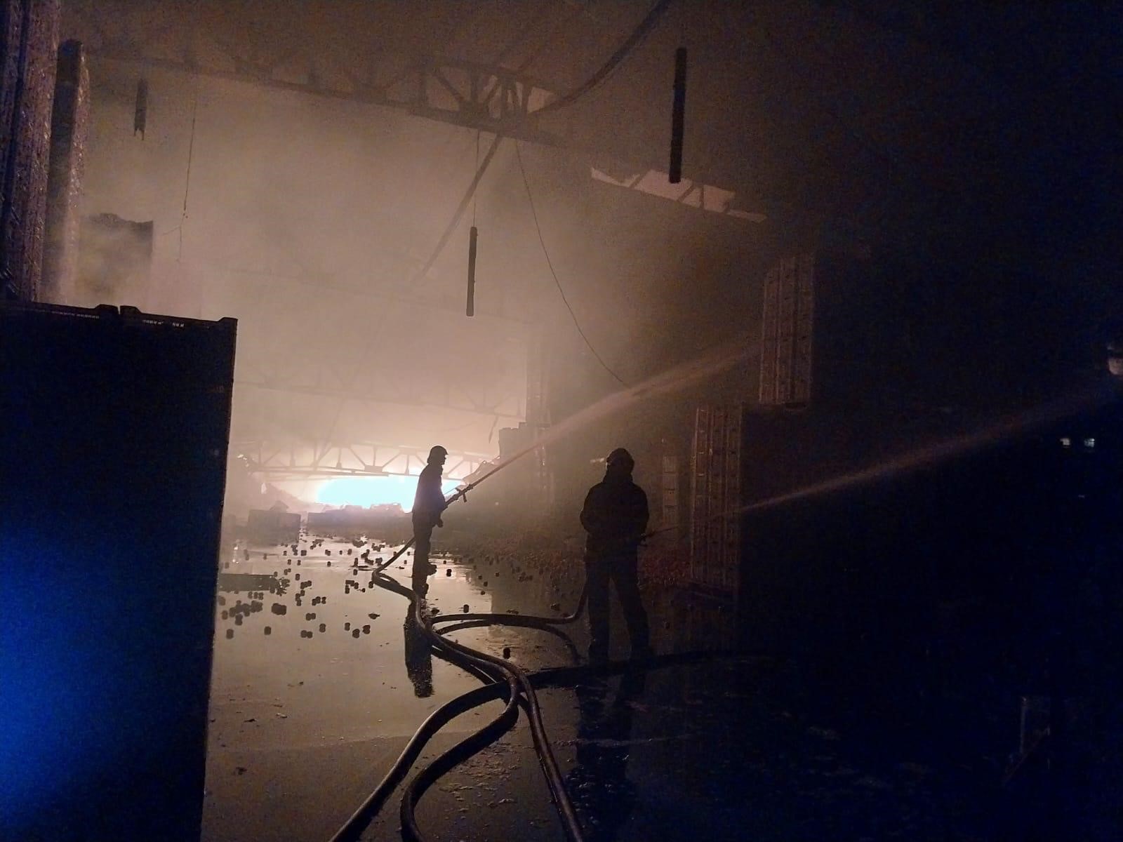 Fabrika Yangını Can Aldı 1 Işçi Hayatını Kaybetti, 60 Işçi Tahliye Edildi (4)