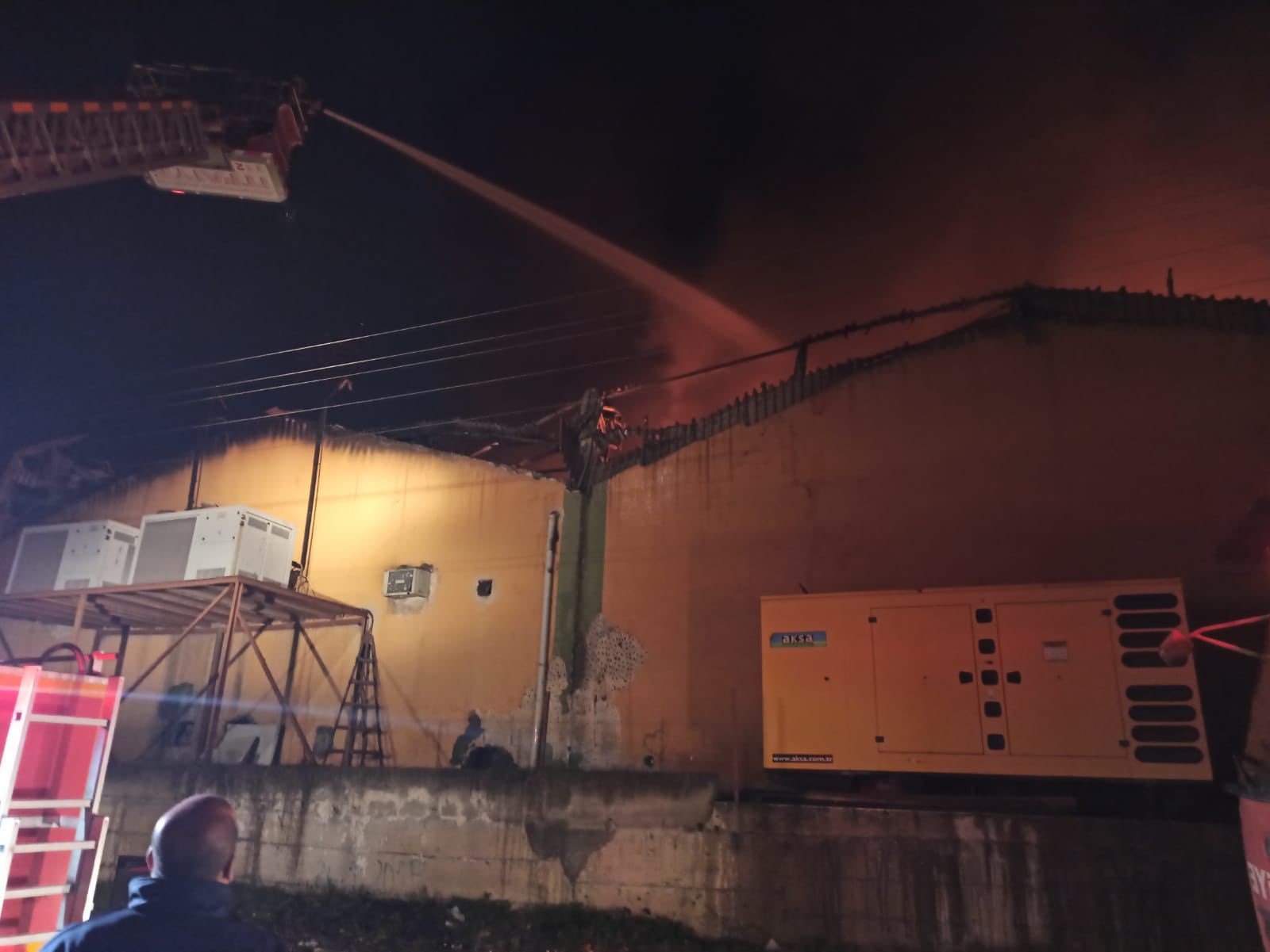 Fabrika Yangını Can Aldı 1 Işçi Hayatını Kaybetti, 60 Işçi Tahliye Edildi (7)