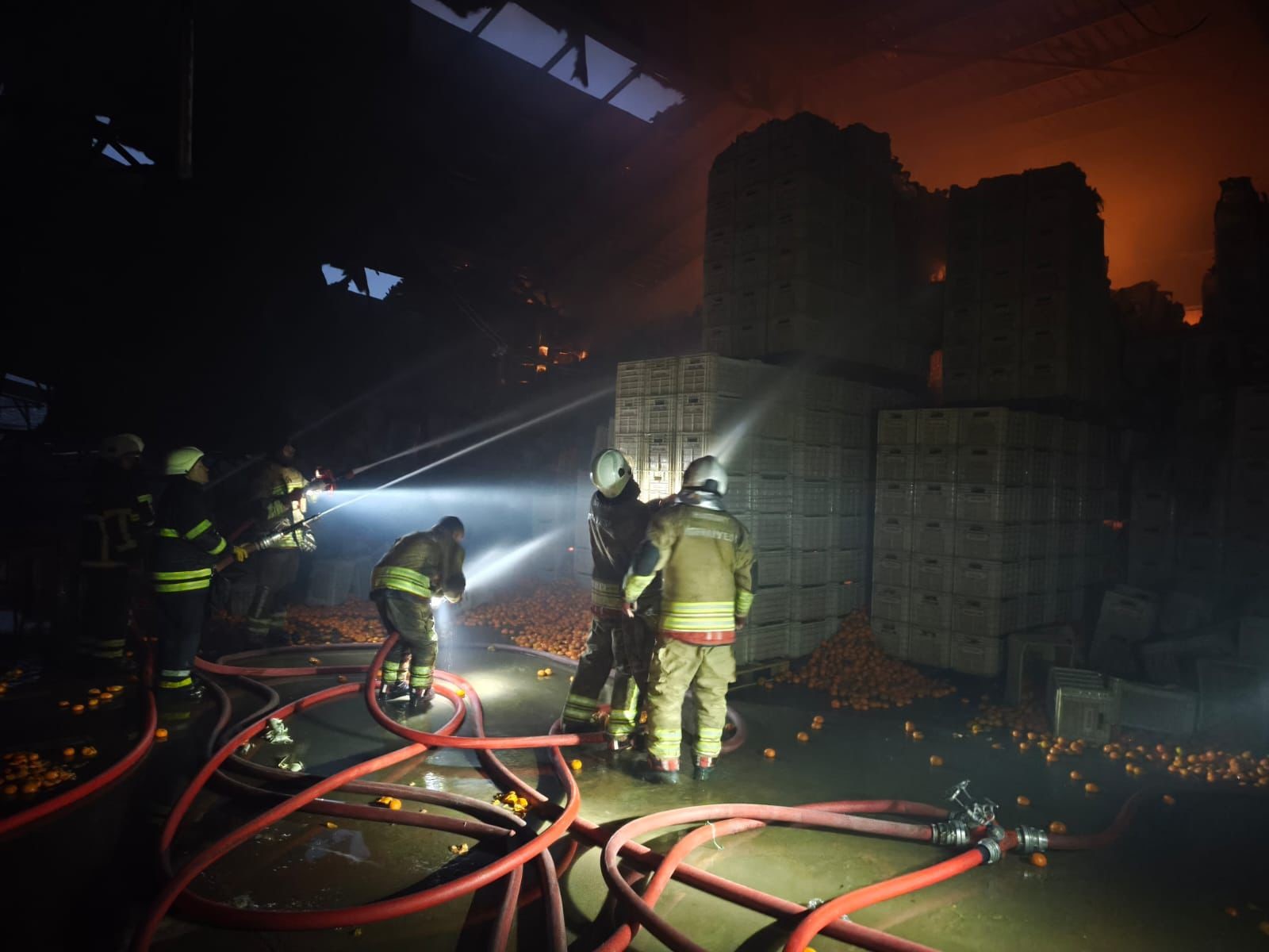 Fabrika Yangını Can Aldı 1 Işçi Hayatını Kaybetti, 60 Işçi Tahliye Edildi (8)