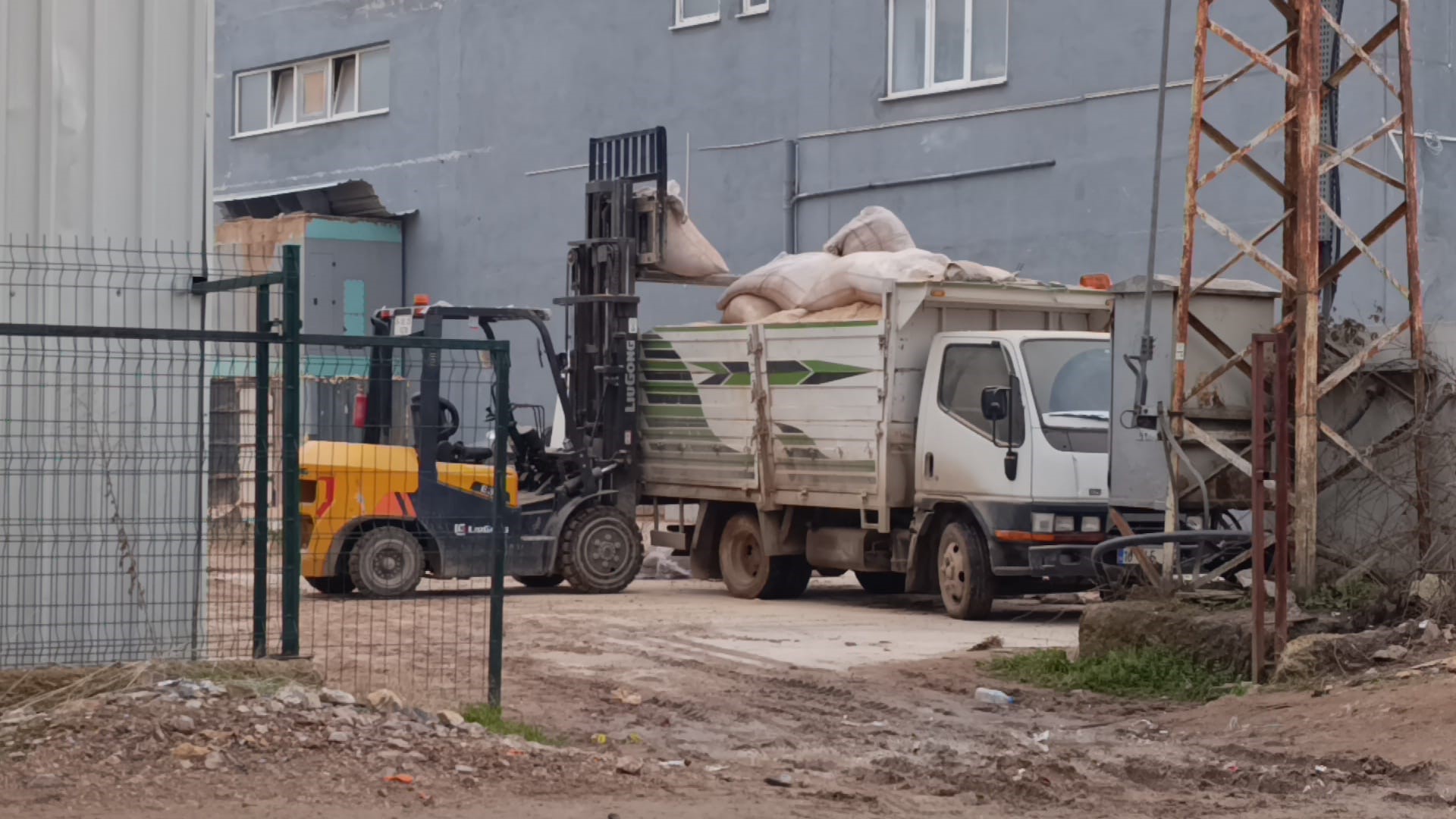 Fabrikada Korkunç Kaza! Forkliftin Üzerinden Kafa Üstü Düşen Işçi Yaşamını Yitirdi (3)