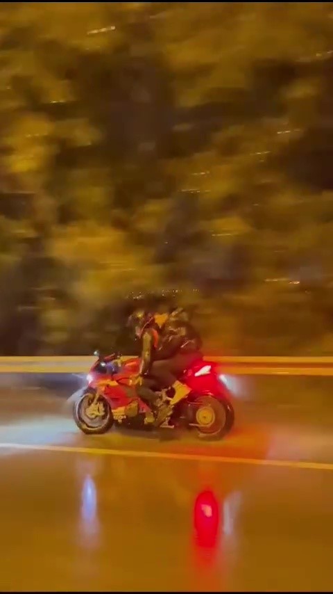 Fenomen Motosikletçinin Acı Sonu! Kaskını Sevgilisine Verdi, Korkunç Kazada Öldü (2)
