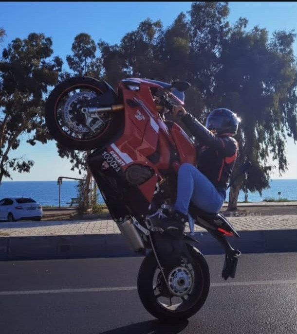 Fenomen Motosikletçinin Acı Sonu! Kaskını Sevgilisine Verdi, Korkunç Kazada Öldü (3)