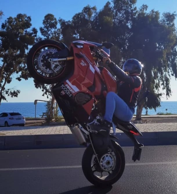 Fenomen Motosikletlinin Son Fedakarlığı Canına Mal Oldu! Gencin Kahreden Kazası Kameraya Yansıdı (3)