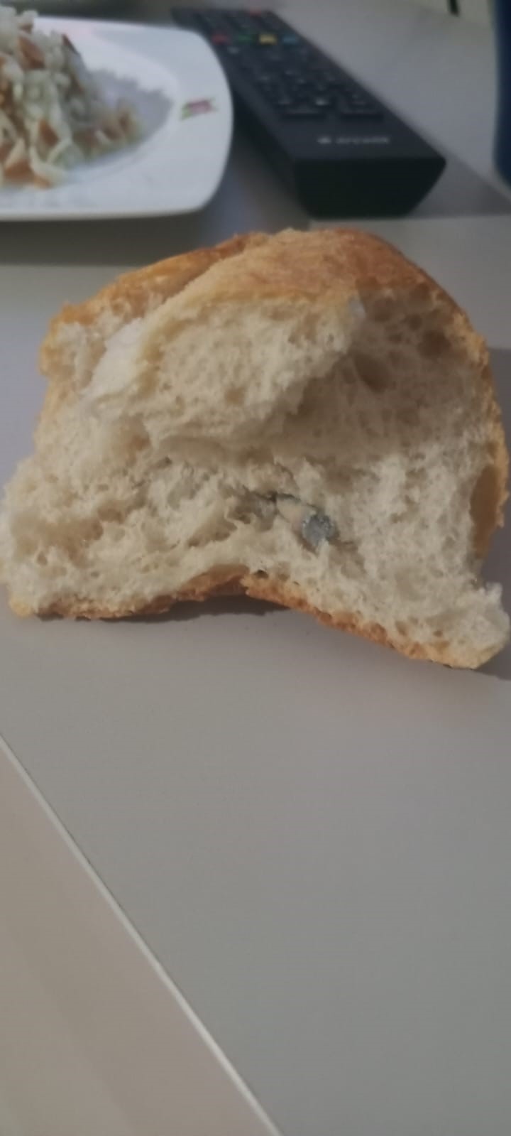 Firindan Yeni Cikmisti Ekmegin Icinden Cikan Pes Dedirtti (3)