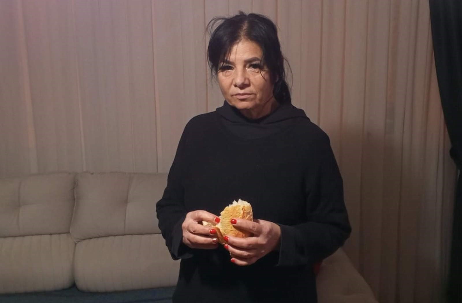 Firindan Yeni Cikmisti Ekmegin Icinden Cikan Pes Dedirtti (5)