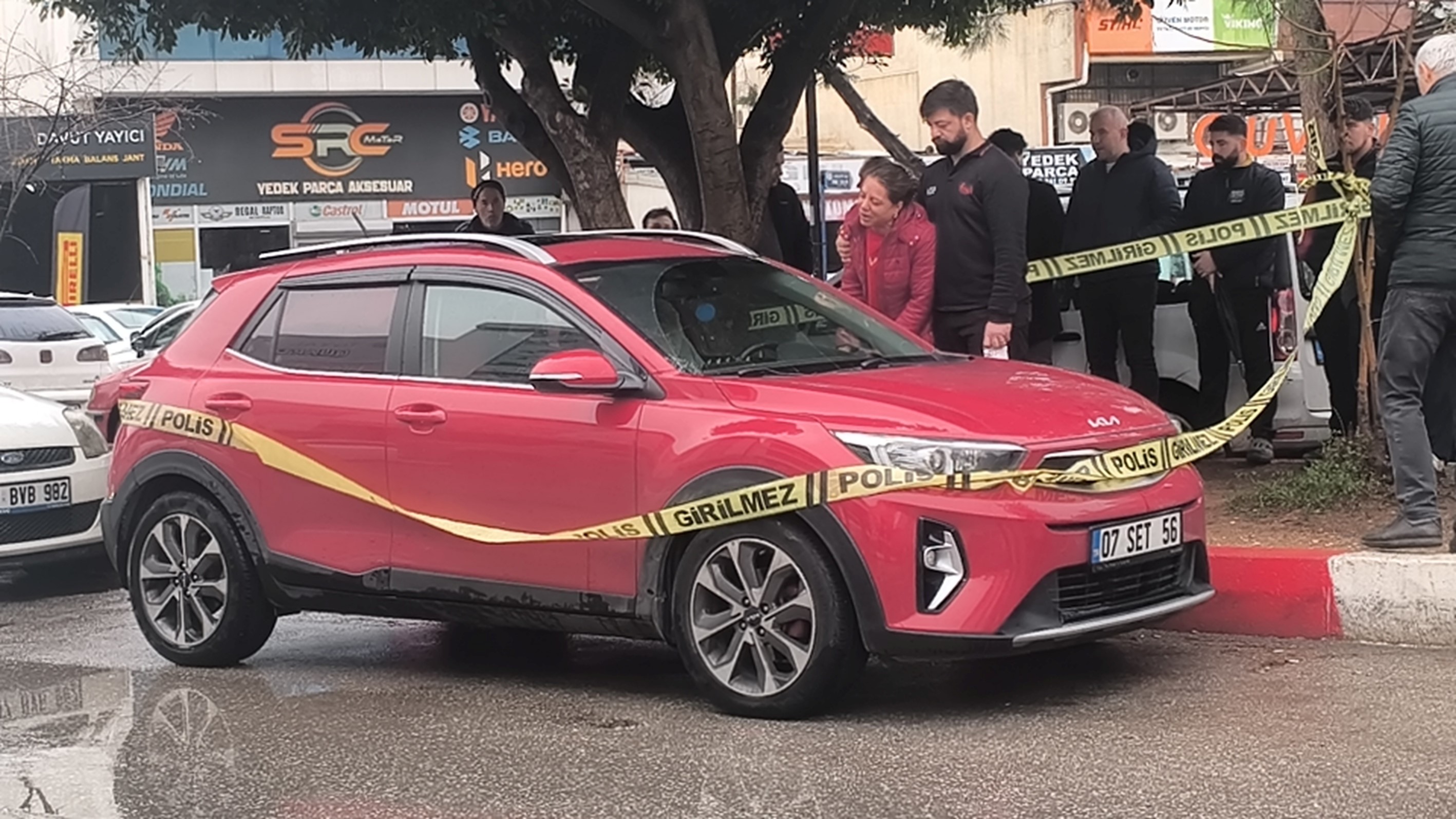 Gaz Sesi Şüphe Uyandırdı, Acı Gerçek Ortaya Çıktı! Eşinin Feryadı Sanayide Yankılandı (7)