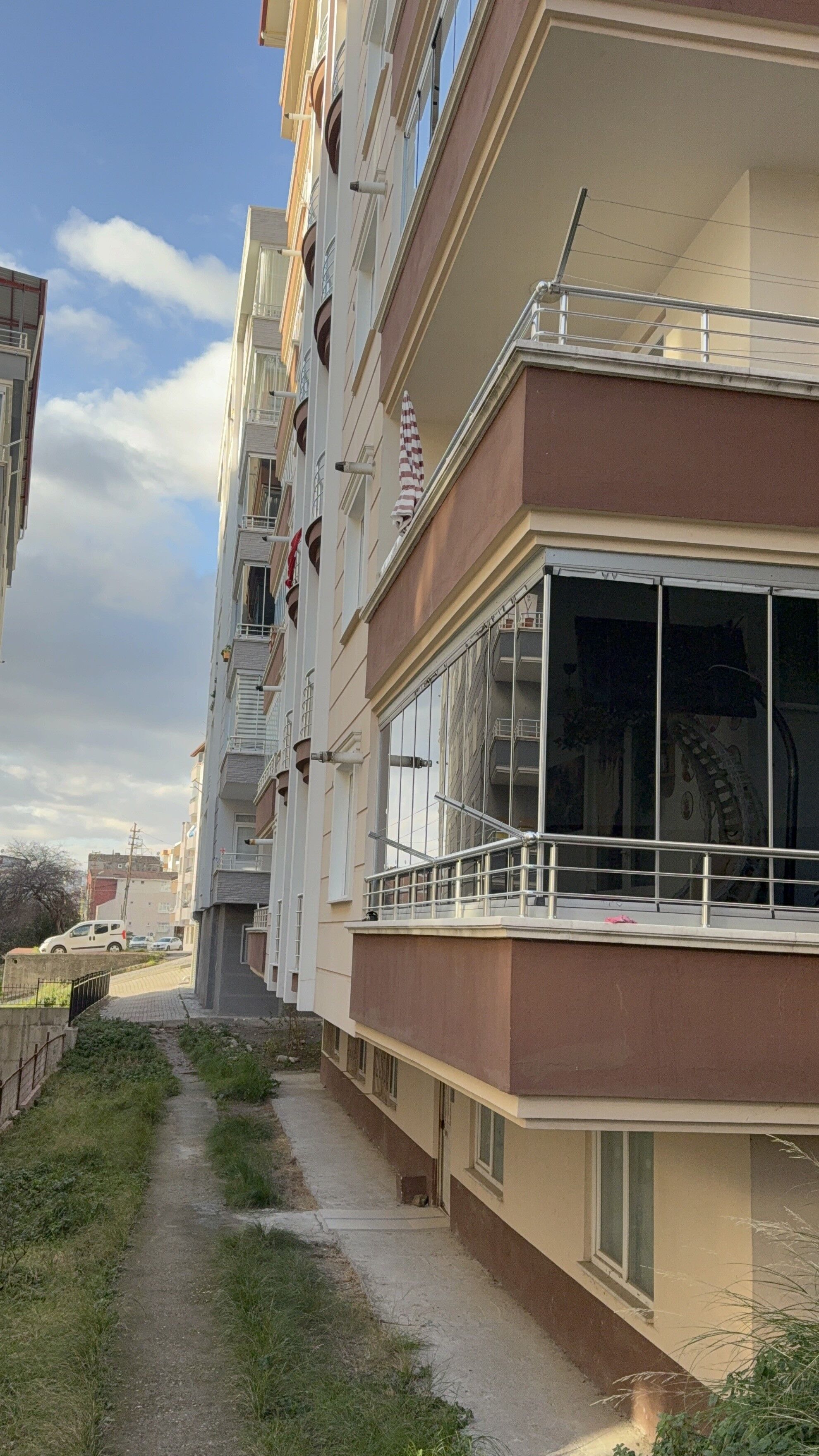 Gece Saatlerinde Feci Olay Balkondan Düşen Kadın Kurtarılamadı (4)