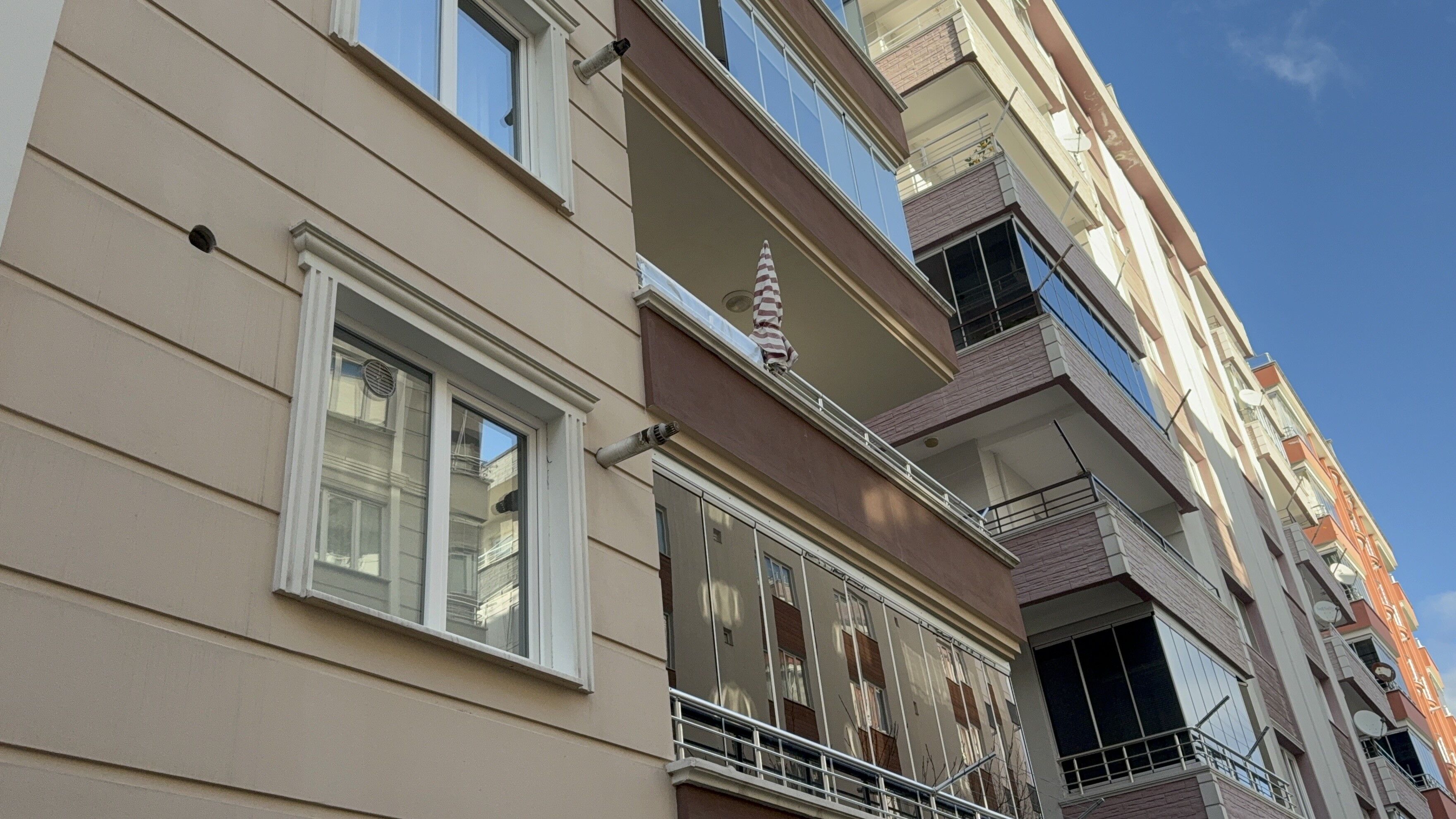 Gece Saatlerinde Feci Olay Balkondan Düşen Kadın Kurtarılamadı (5)