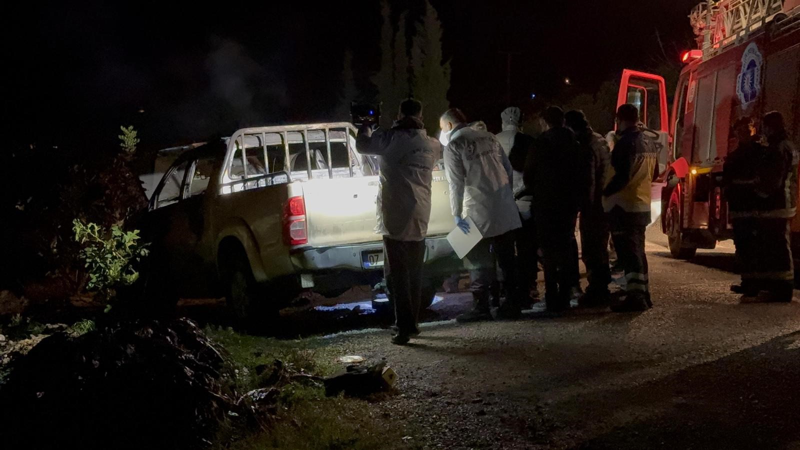 Gece Yarısı Dehşet! Araç Içinde Yanarak Can Verdi (6)