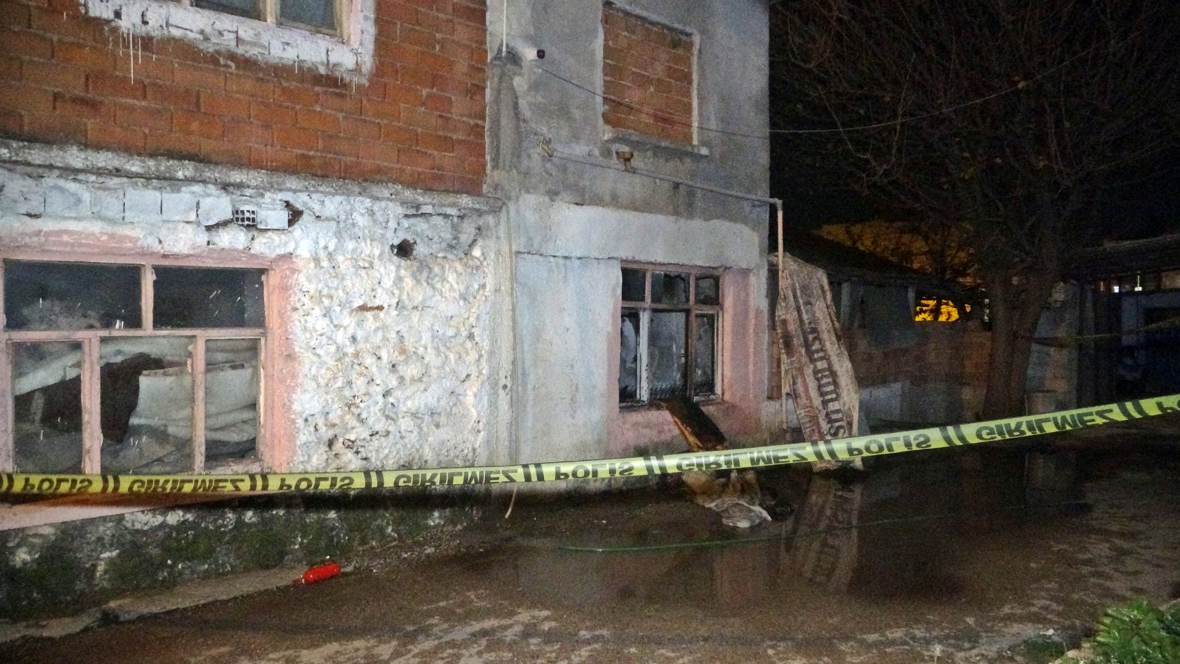 Gece Yarısı Facia Gecekonduda Ölümle Biten Yangın (6)