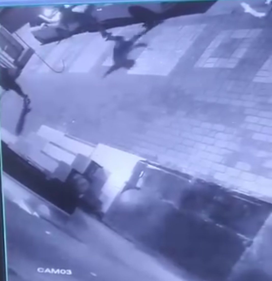 Gece Yarisi Vandalligi Neden Yaptilar Dedirten O Anlar Kamerada (2)