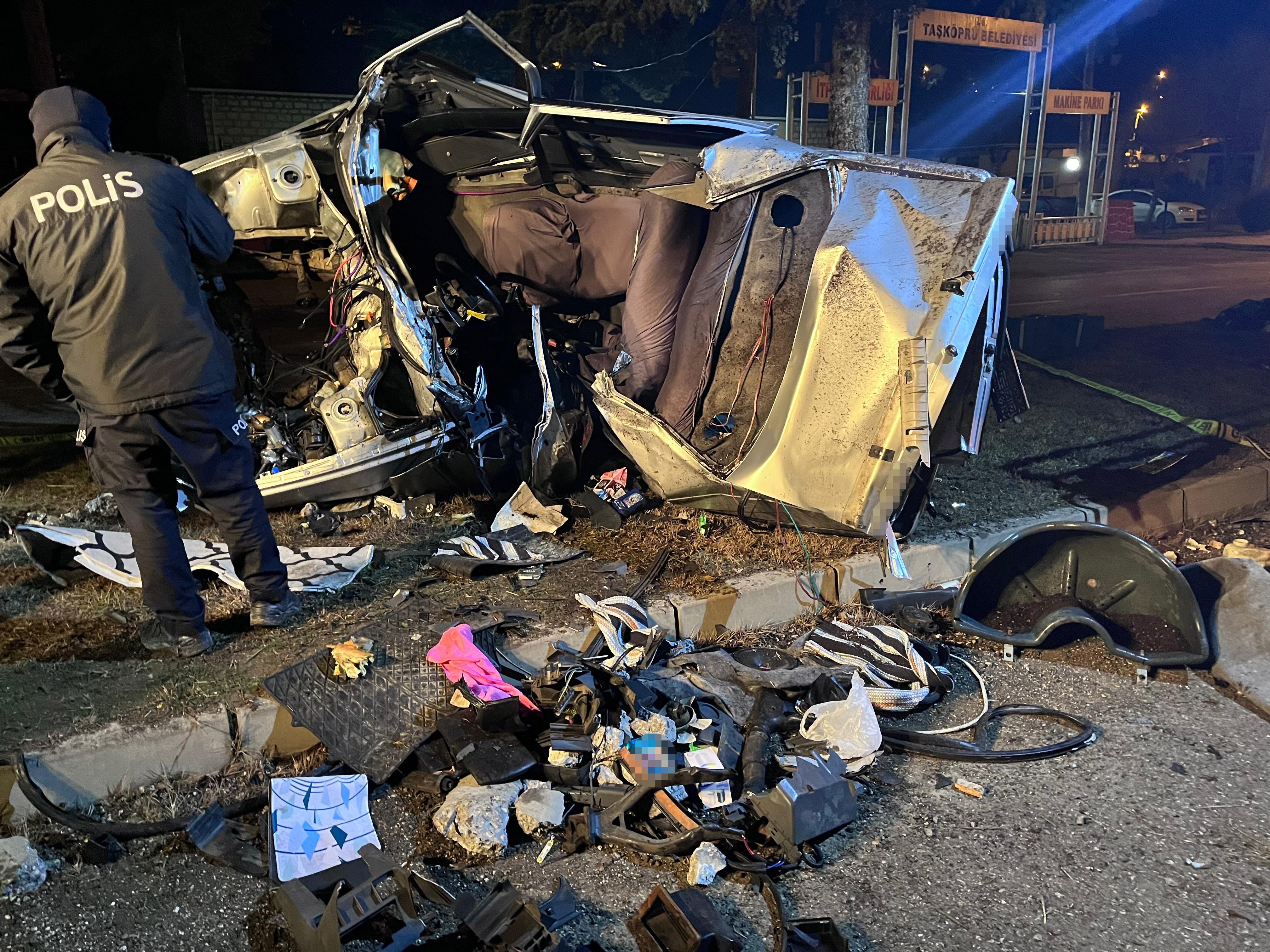 Gecenin Karanliginda Feci Son Hurdaya Donen Aractan Cansiz Bedeni Zor Cikarildi (3)