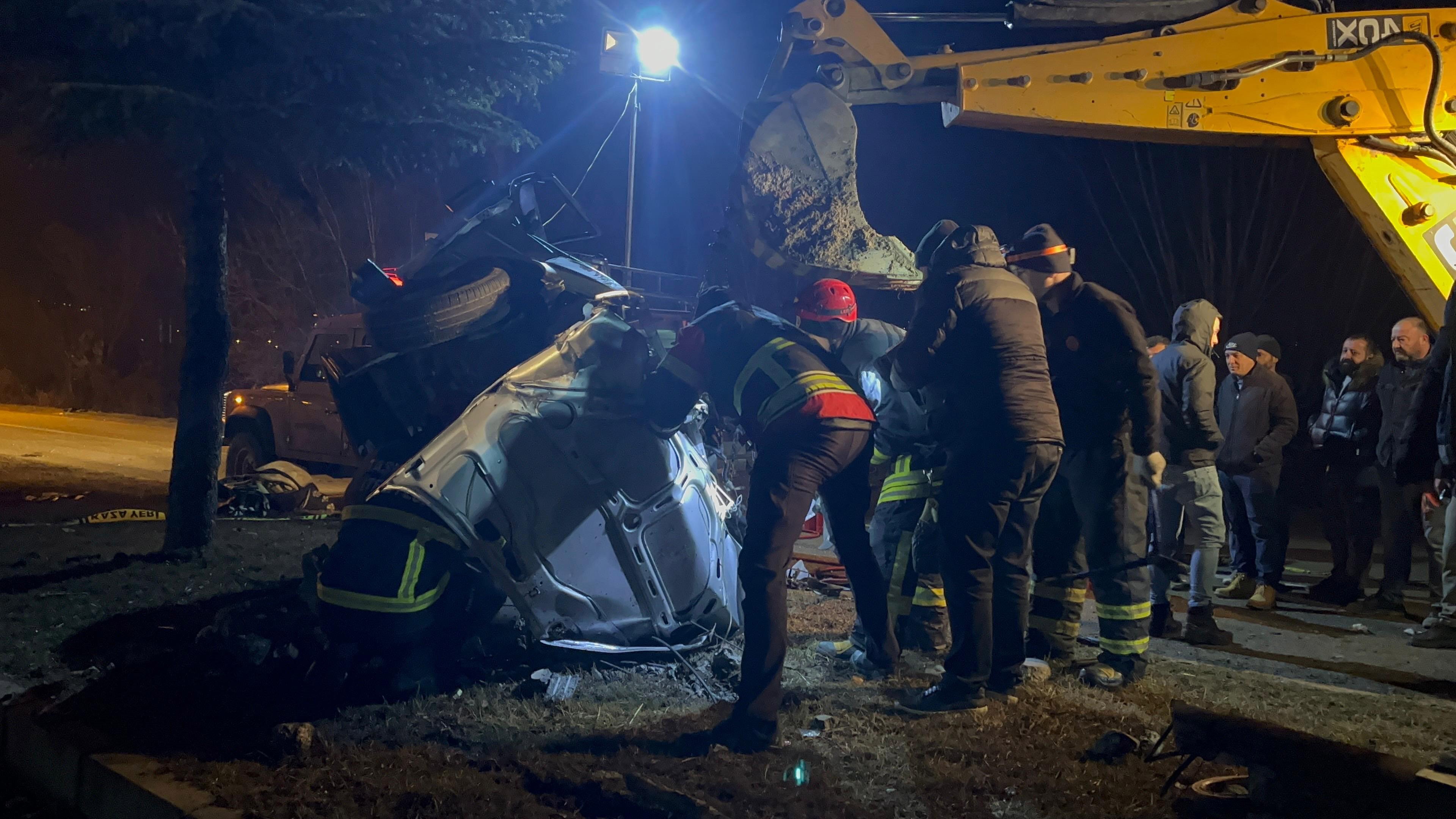 Gecenin Karanliginda Feci Son Hurdaya Donen Aractan Cansiz Bedeni Zor Cikarildi (8)