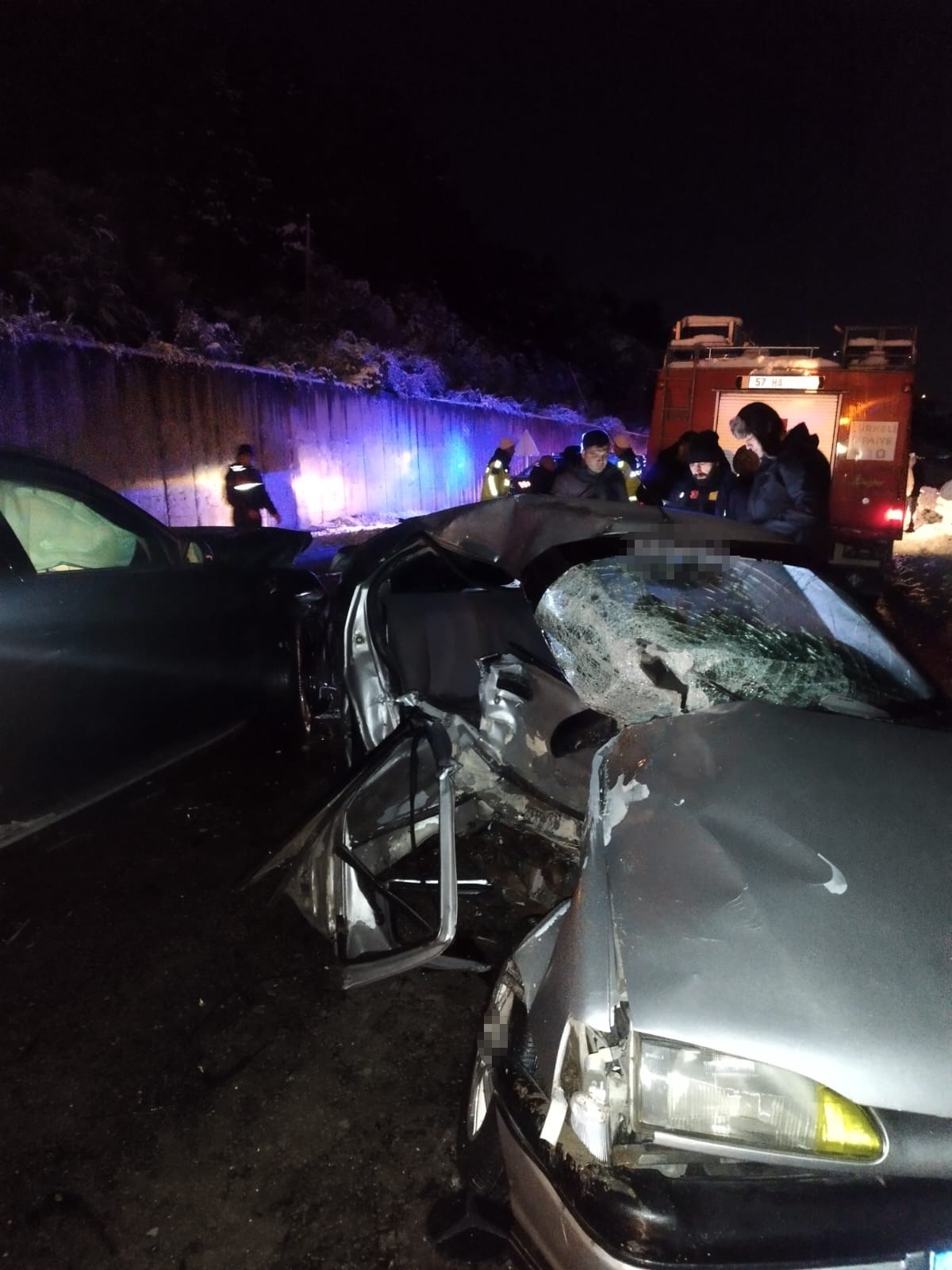 Geceyi Kana Bulayan Kaza Kafa Kafaya Çarpışmada Hayatını Kaybedenlerin Sayısı 3 Oldu (4)