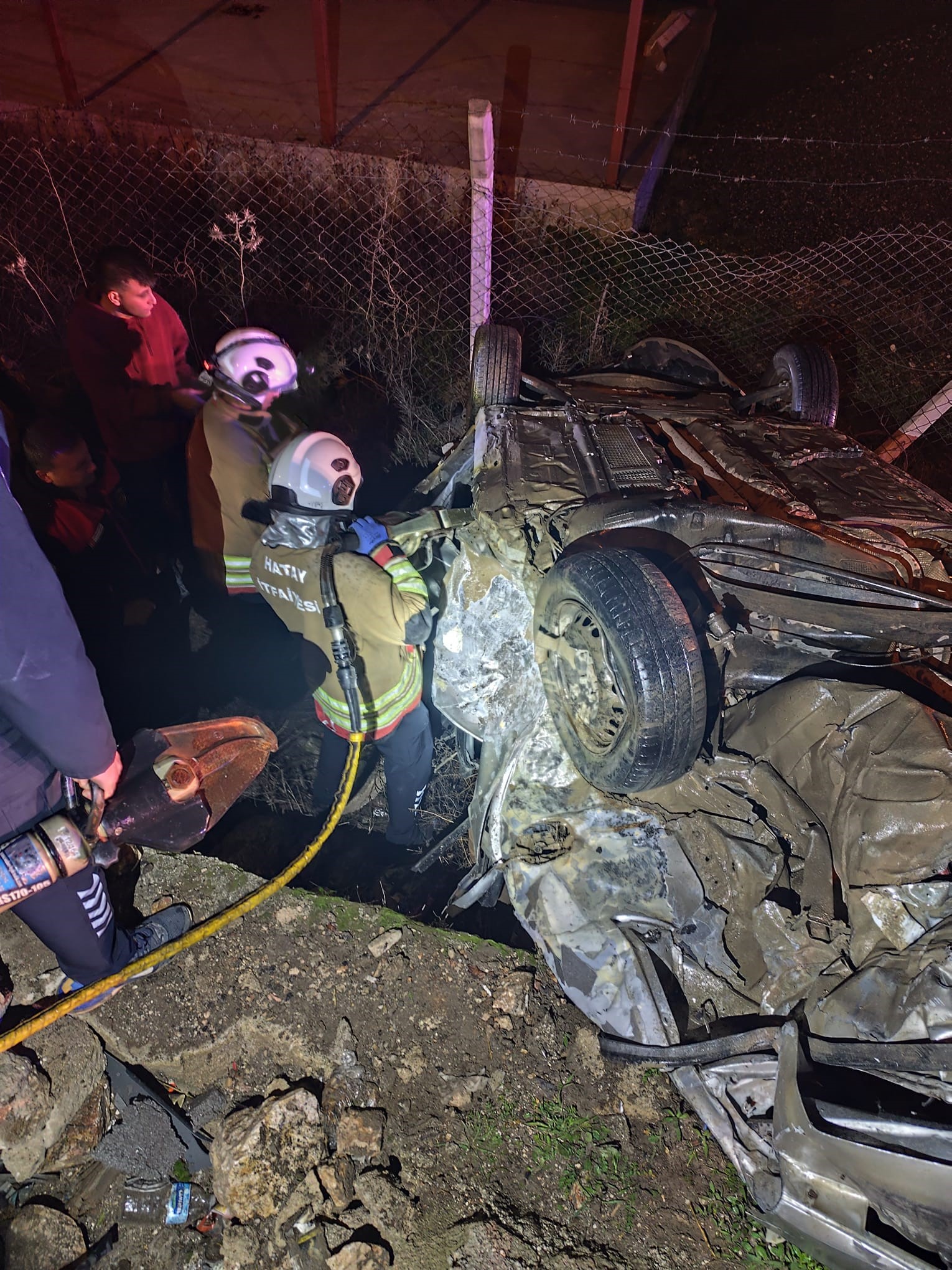 Geceyi Kana Bulayan Kaza Kavşakta Iki Otomobil Çarpıştı; 2 Ölü, 3 Yaralı (2)