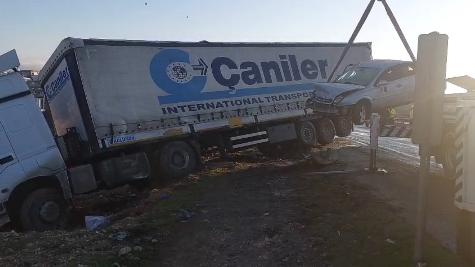 Gizli Buzlanma Can Aldı Tır Ve Otomobiller Çarpıştı, 2 Kişi Hayatını Kaybetti (4)