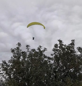 Gokyuzunden Gecerken Duyunca Dayanamadi Gel Cay Icelim Dediler Parasutle Yanlarina Ind (4)
