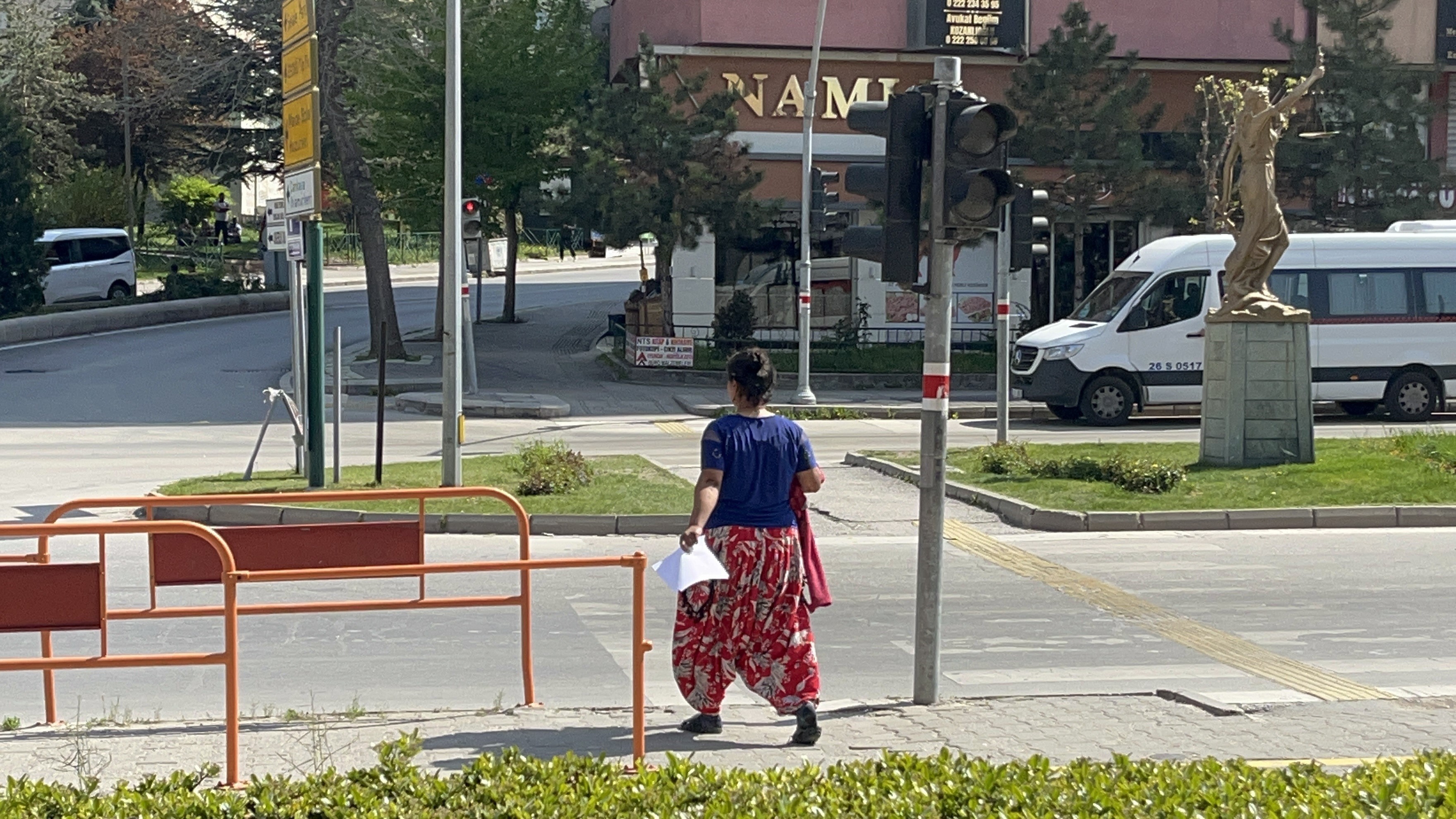 Goruntuler Turkiyeyi Ayaga Kaldirmisti Bir Elinde Bira Digerinde Sigara Olan Cocuklari (3)