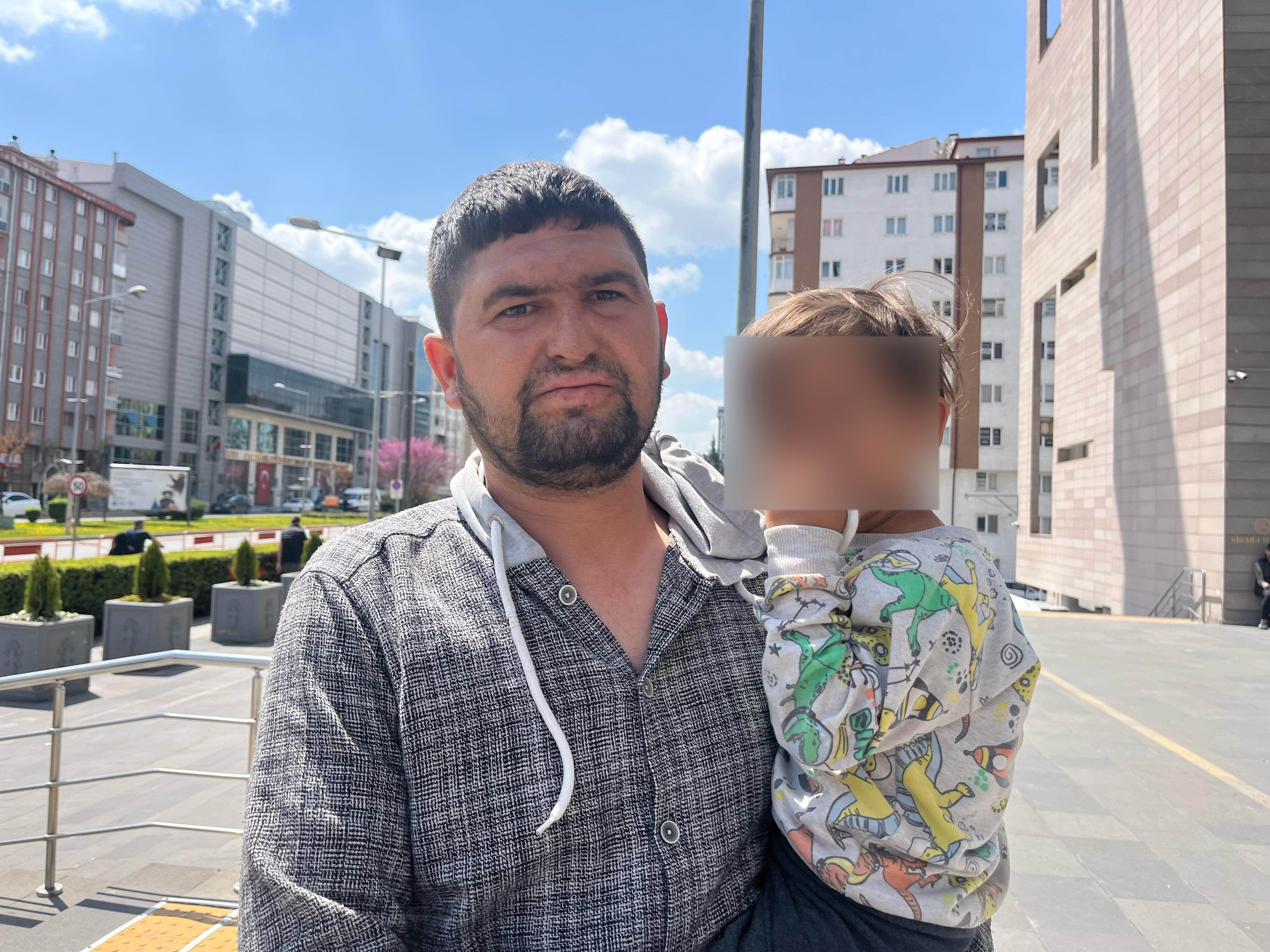 Goruntuler Turkiyeyi Ayaga Kaldirmisti Bir Elinde Bira Digerinde Sigara Olan Cocuklari (4)