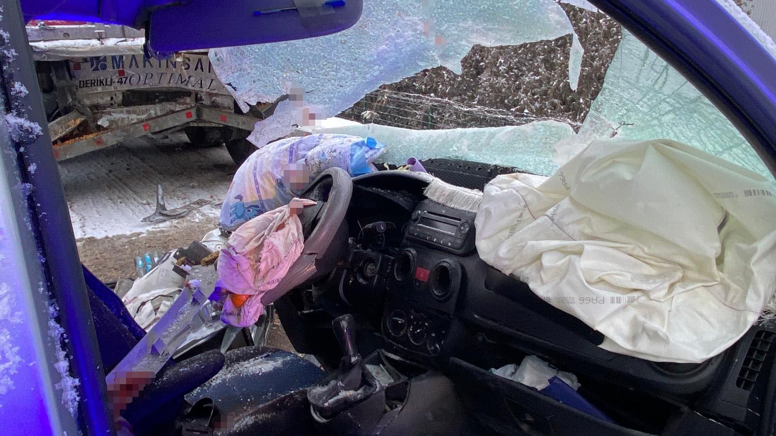 Hafif Ticari Araç Tıra Ok Gibi Saplandı Karı Koca Olay Yerinde Öldü (4)