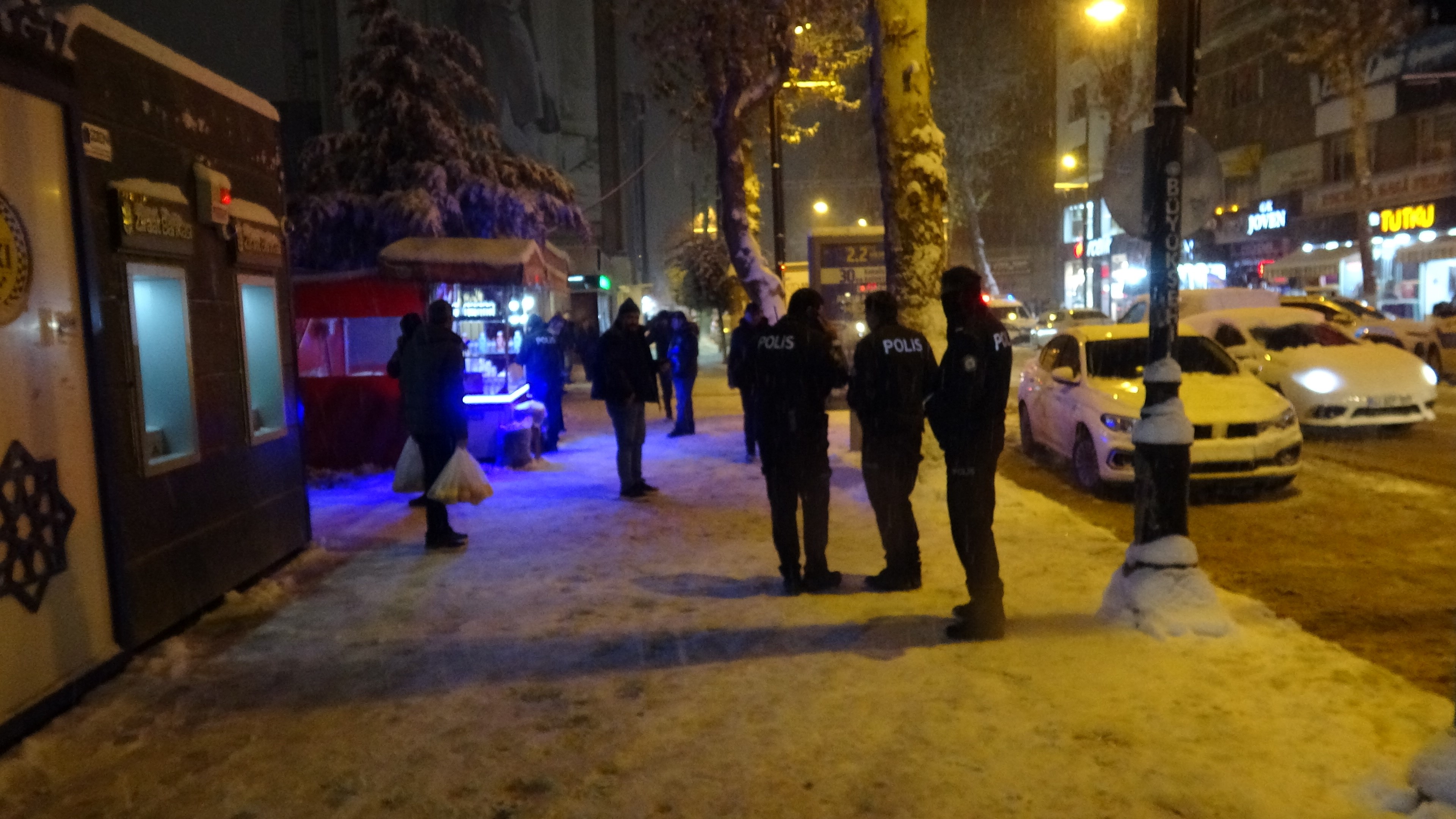 Henuz 19 Yasindaydi Uc Kadin Arasinda Kanli Hesaplasma (5)