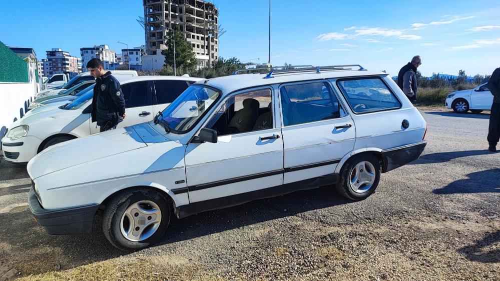 Hirsizlarin Pes Dedirten Yontemi Once Teyp Sonra Aku En Son Araba (2)