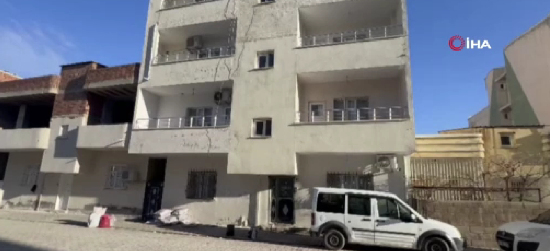 İki Kız Kardeş Evde Cansız Bulundu Cinayet Şüphelisi Yakalandı (1)-1