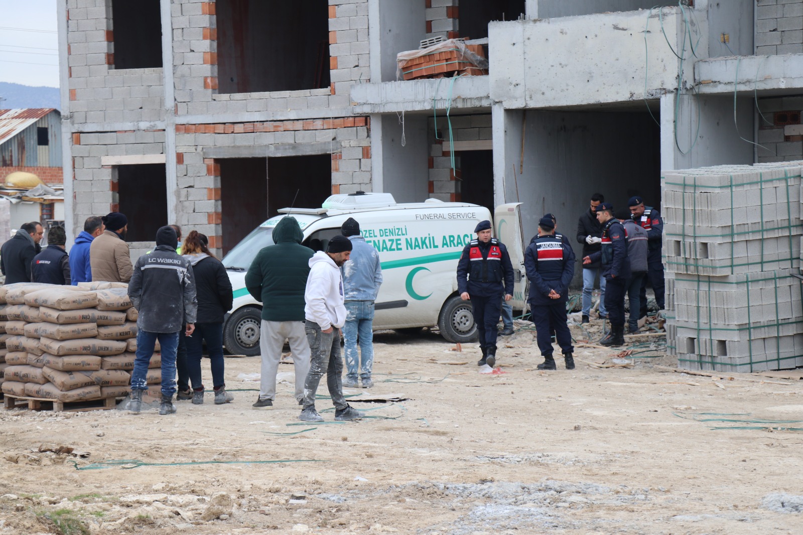 İnşaatın 5. Katından Asansör Boşluğuna Düştü! 55 Yaşındaki Işçi Korkunç Şekilde Can Verdi (6)