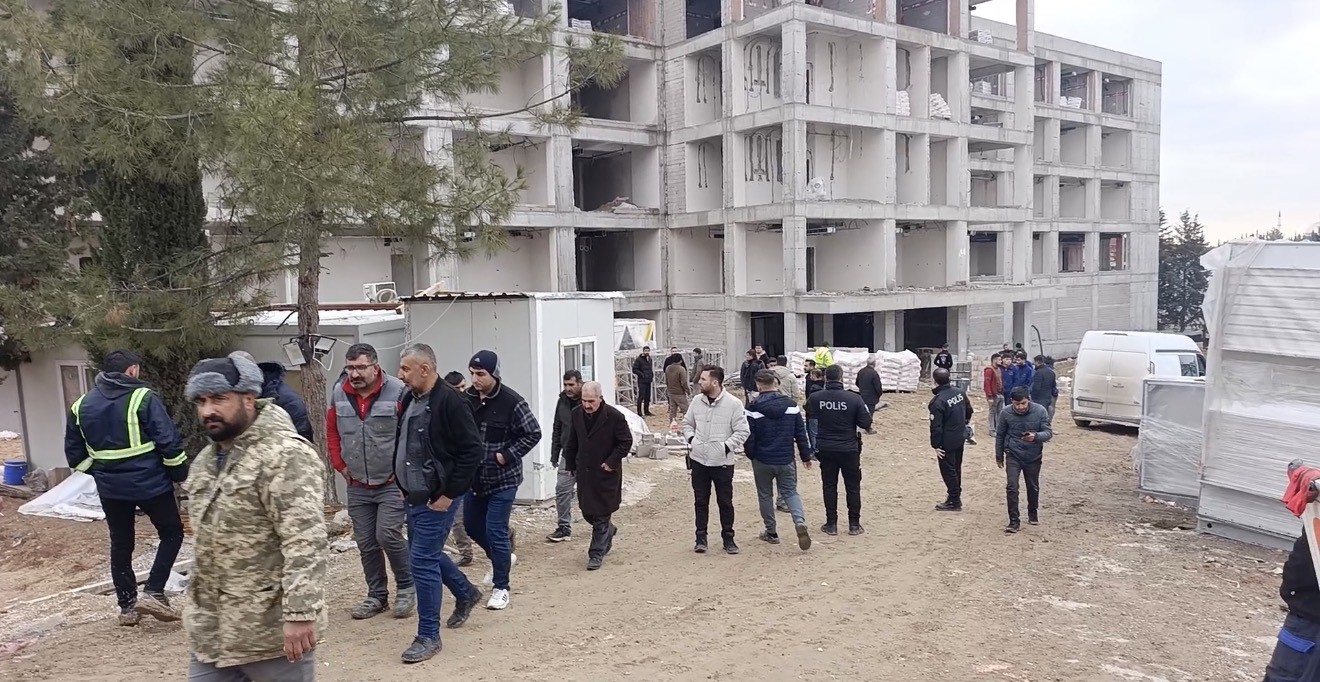 İş Makinesi Ölüm Saçtı 33 Yaşındaki Işçi Hayatını Kaybetti (3)