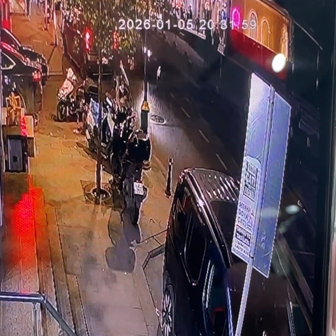 İşten Çıkıp Eve Gidiyordu, Motosiklet Çarptı! 56 Yaşındaki Berberin Ölüm Anı Kamerada (2)