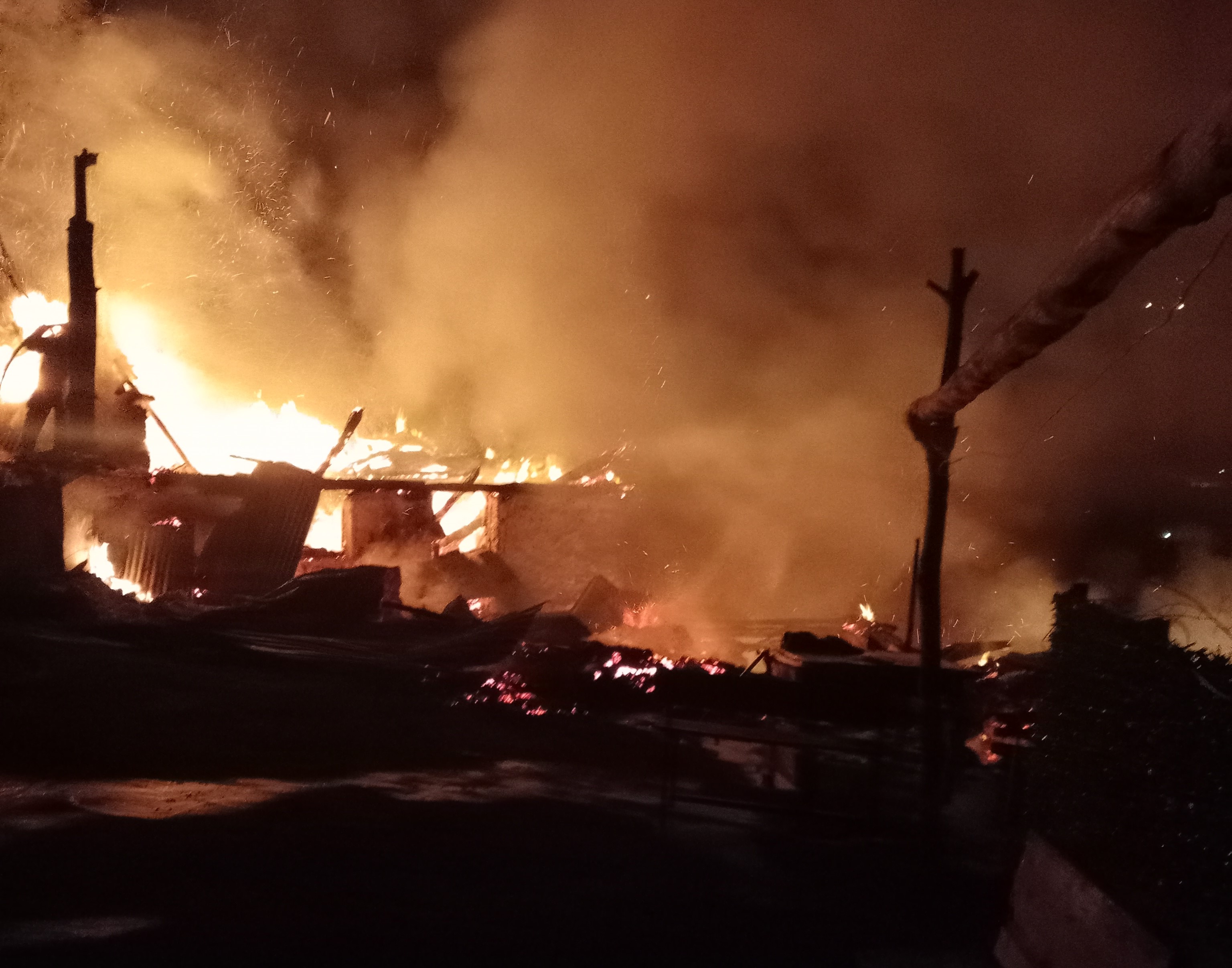 İtfaiye Eve Geldi, Acı Manzara Bahçede Ortaya Çıktı! Kiraz Ağacında Asılı Halde Bulundu (2)