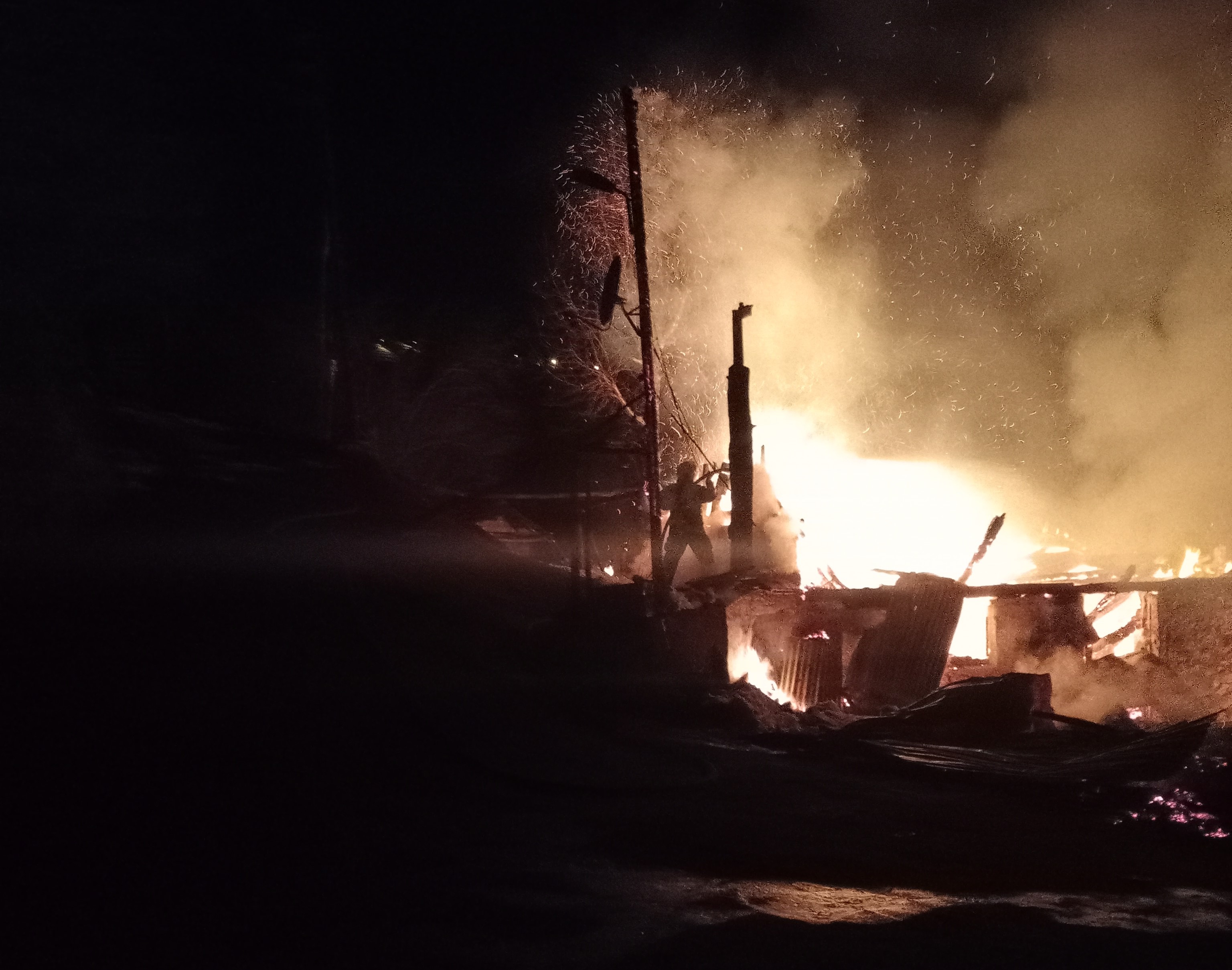 İtfaiye Eve Geldi, Acı Manzara Bahçede Ortaya Çıktı! Kiraz Ağacında Asılı Halde Bulundu (4)